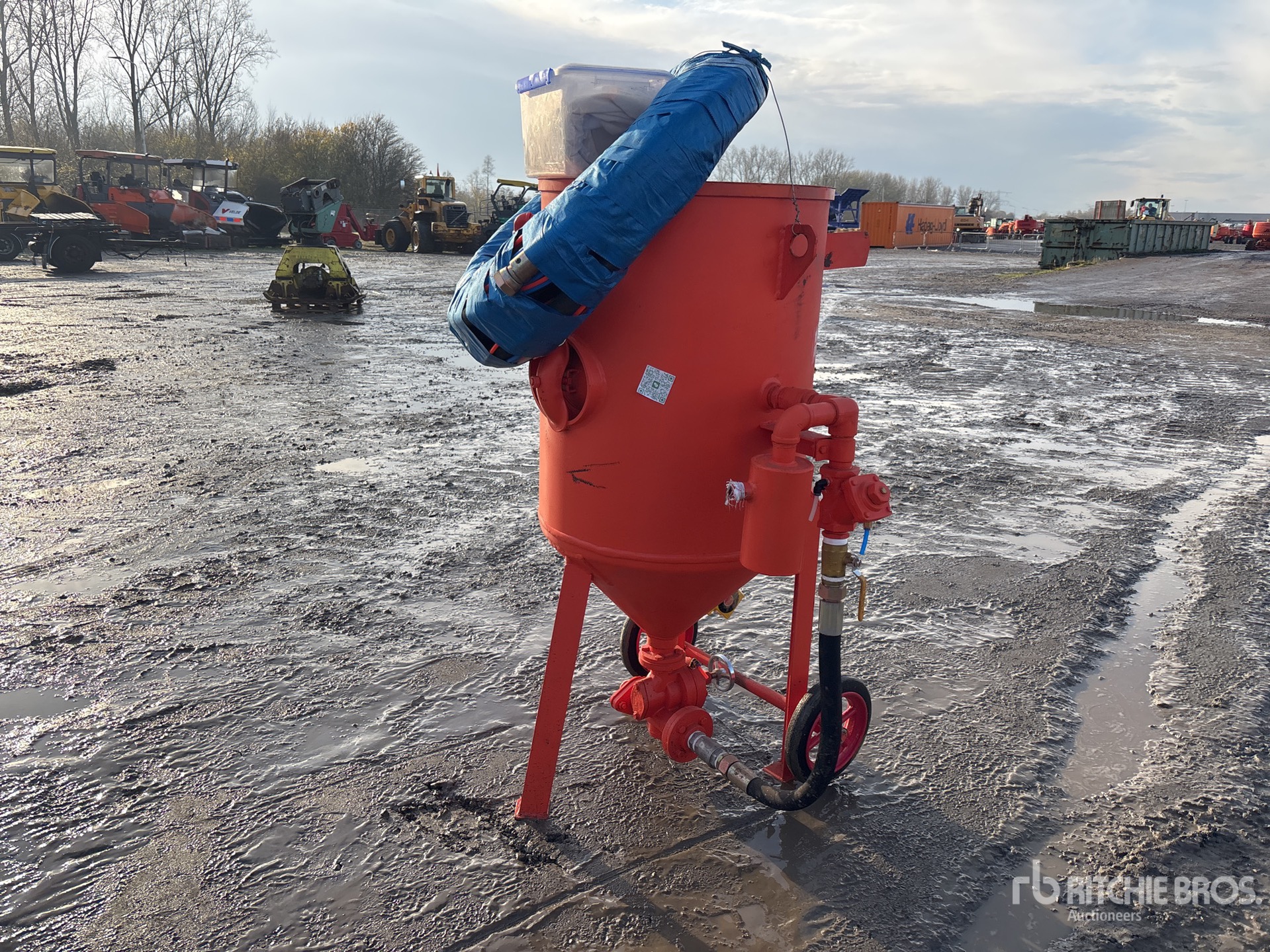 Aspect général with Image, coin arrière droit