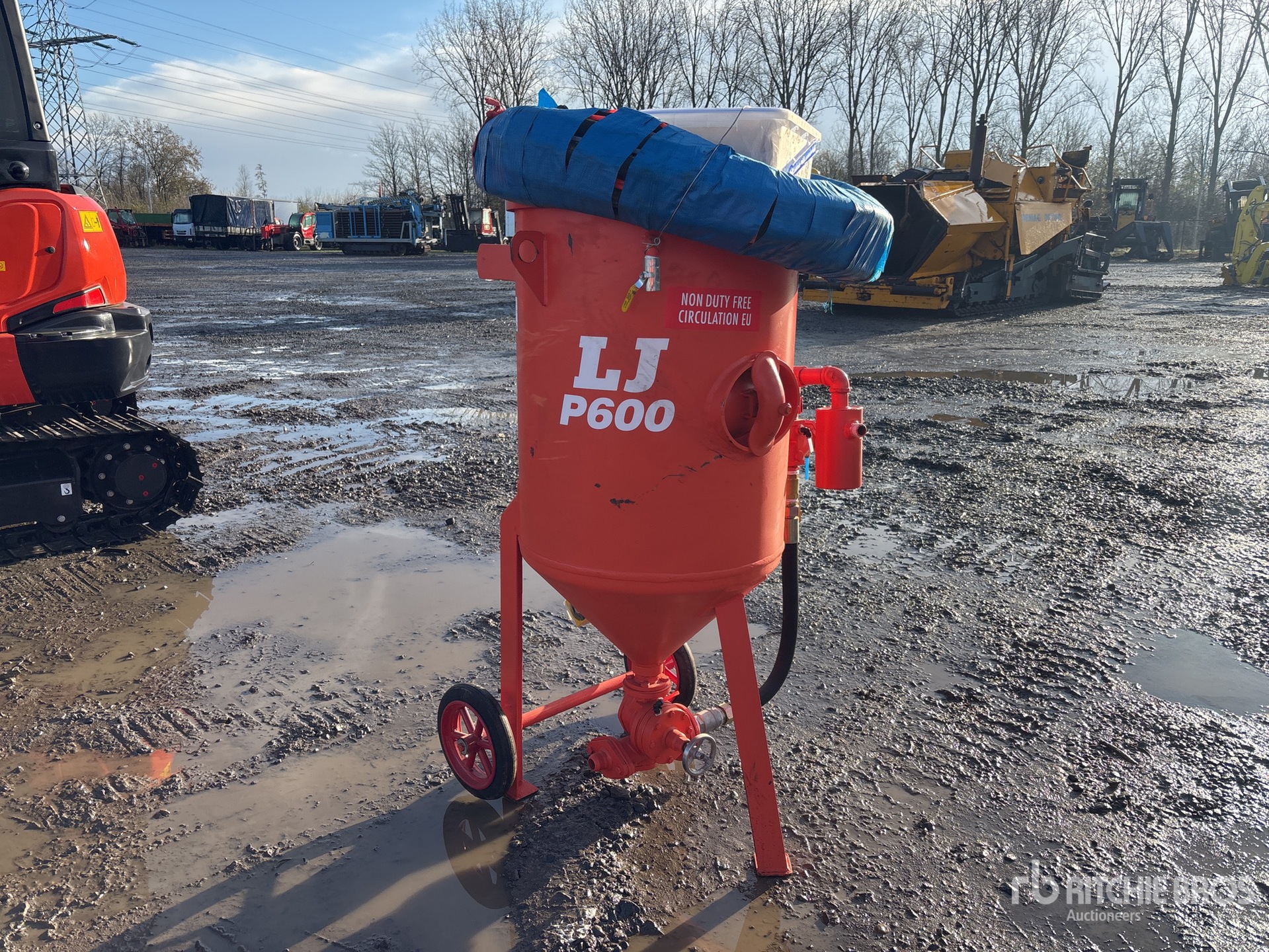 Aspect général with Image, coin arrière gauche