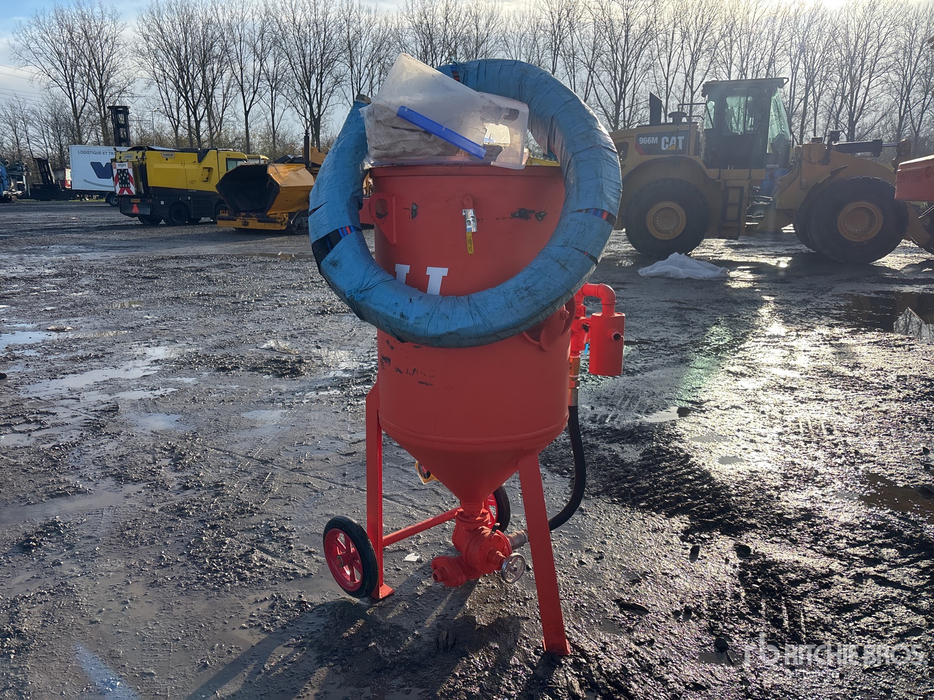 Aspect général with Image, coin arrière gauche