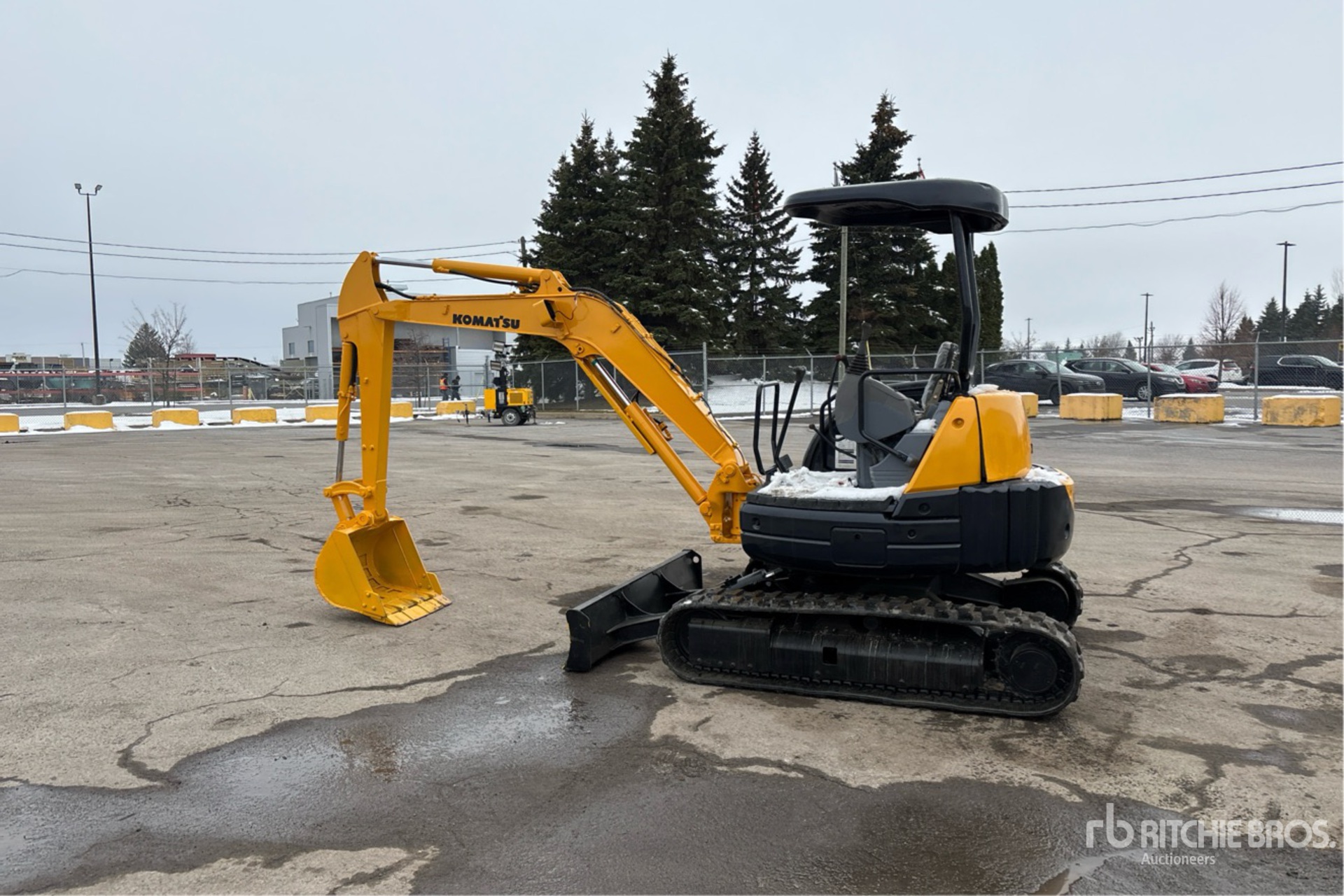 General Appearance with Picture, Left Rear Corner