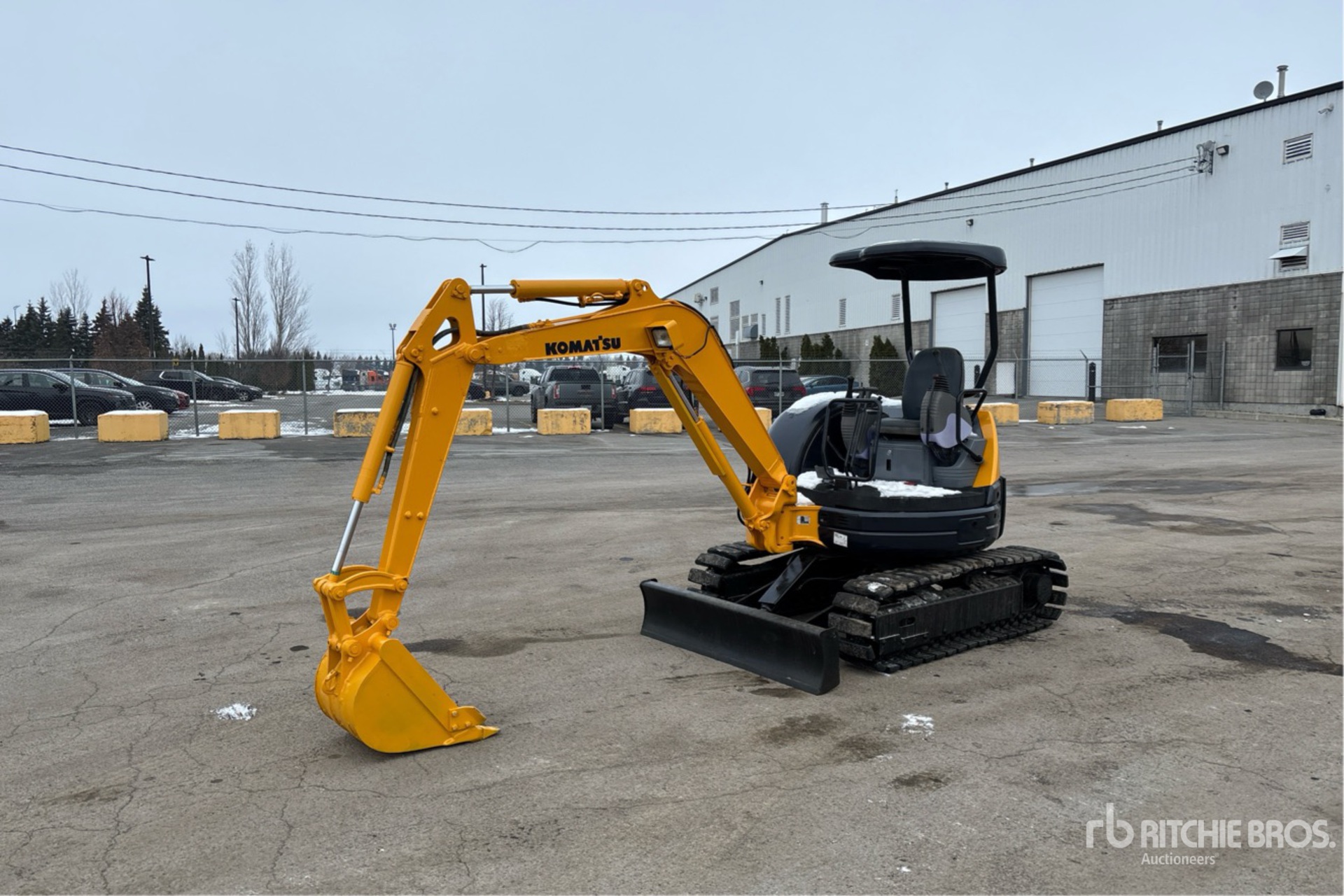 General Appearance with Picture, Left Front Corner