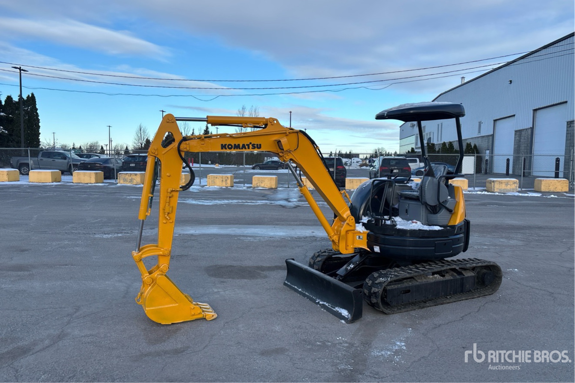 General Appearance with Picture, Left Front Corner