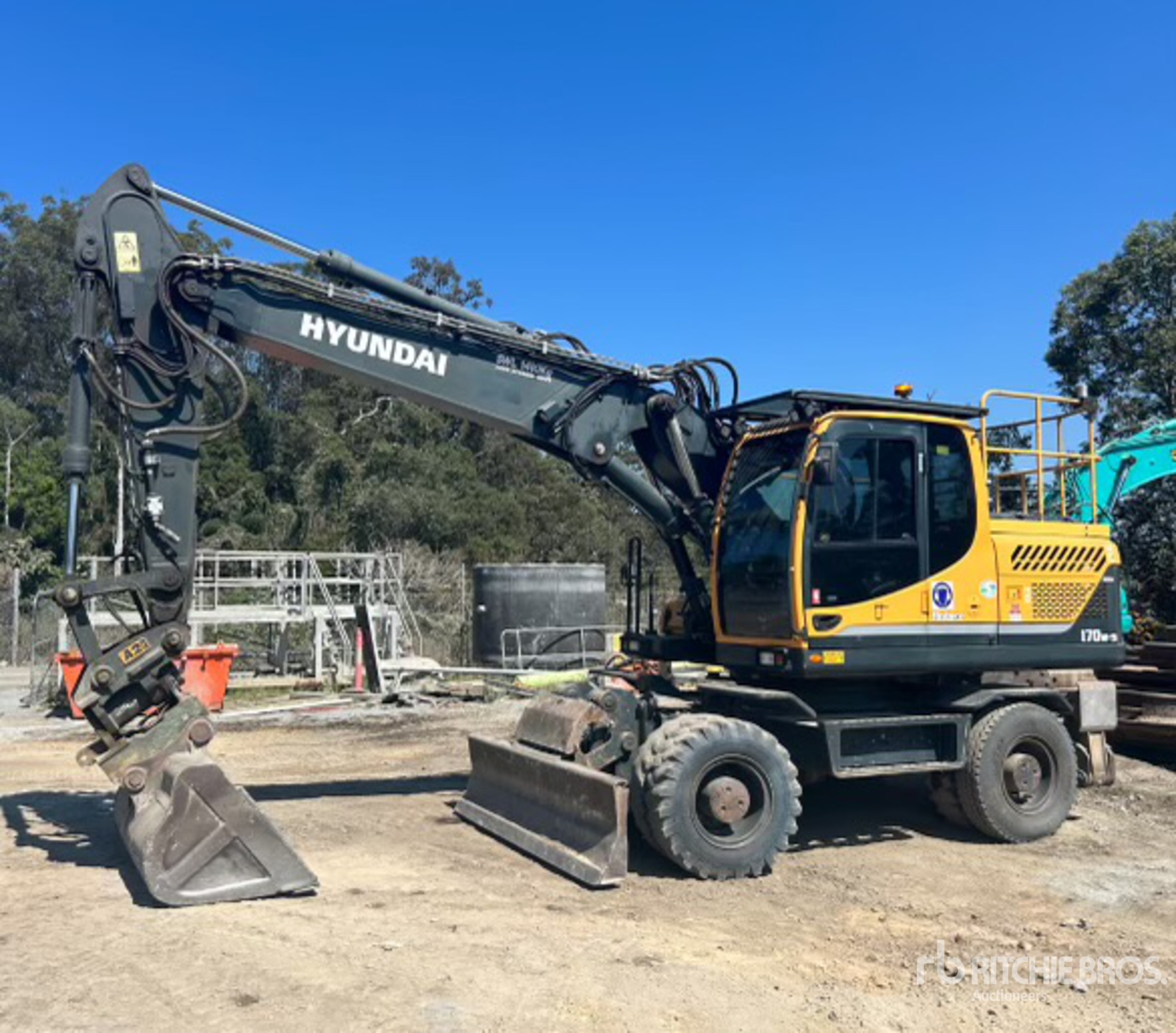 General Appearance with Picture, Left Front Corner