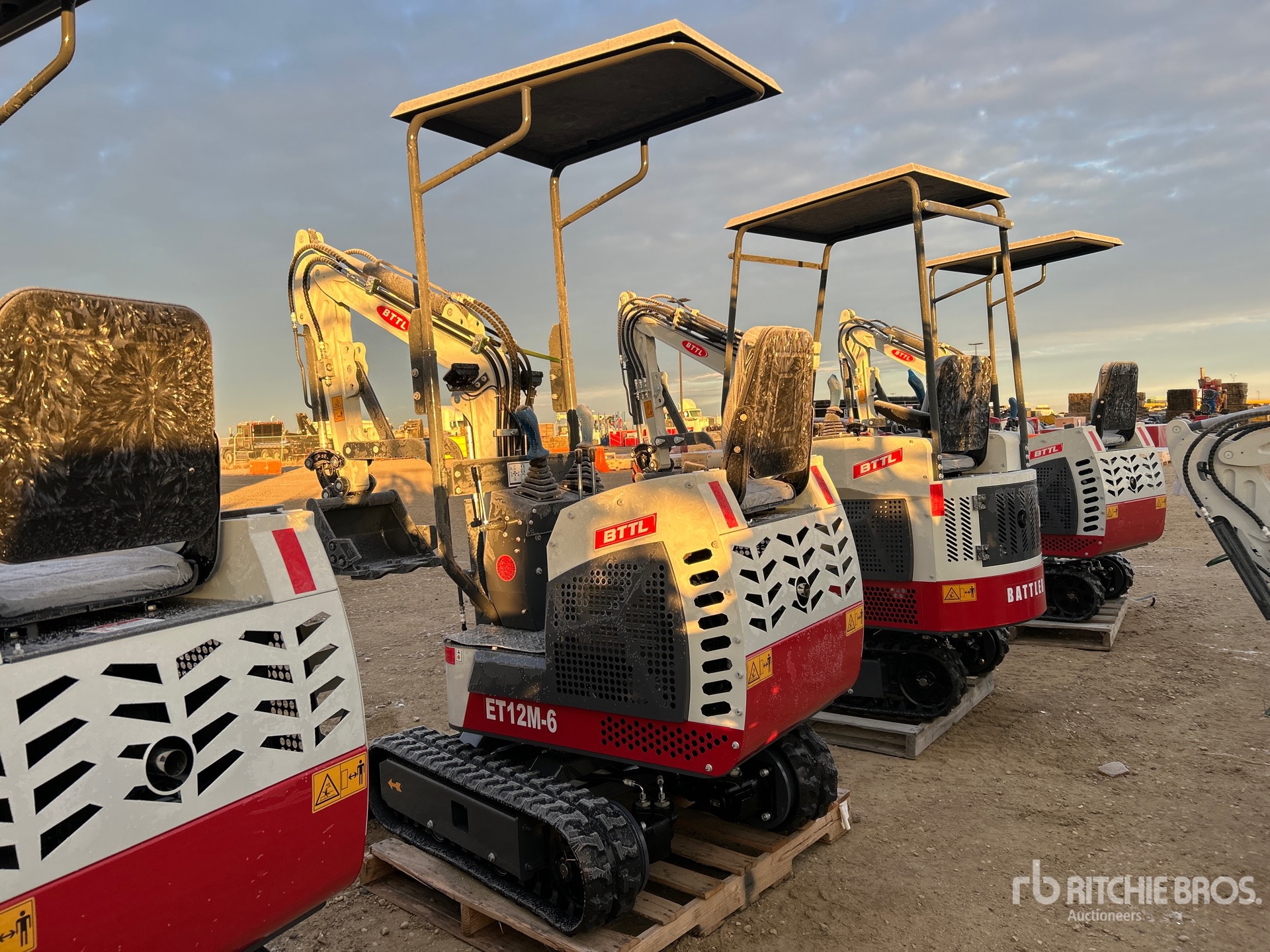 General Appearance with Foto, angolo posteriore sinistro