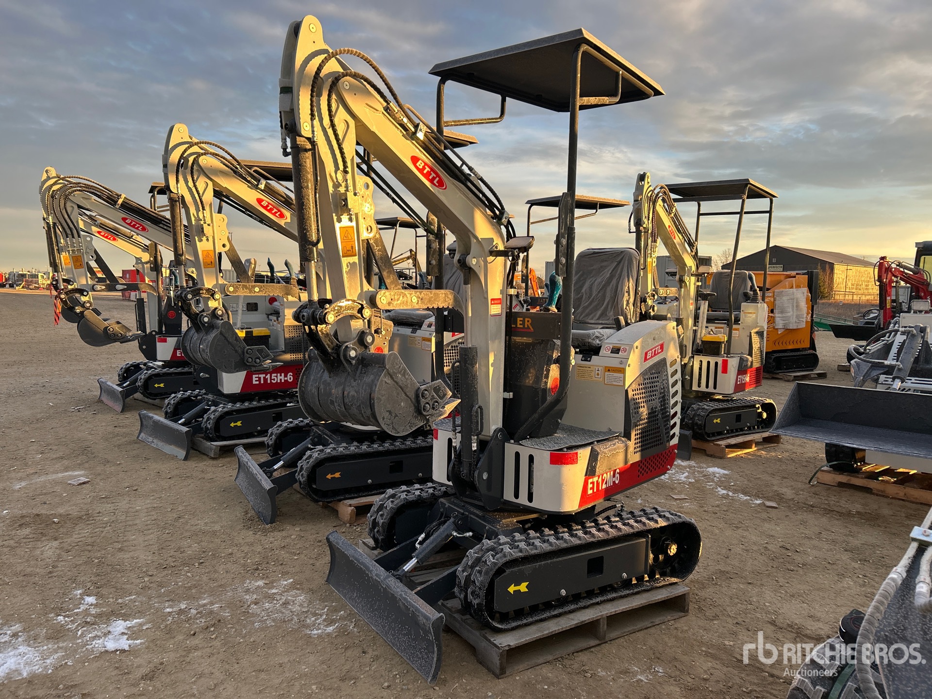 General Appearance with Foto, angolo anteriore sinistro