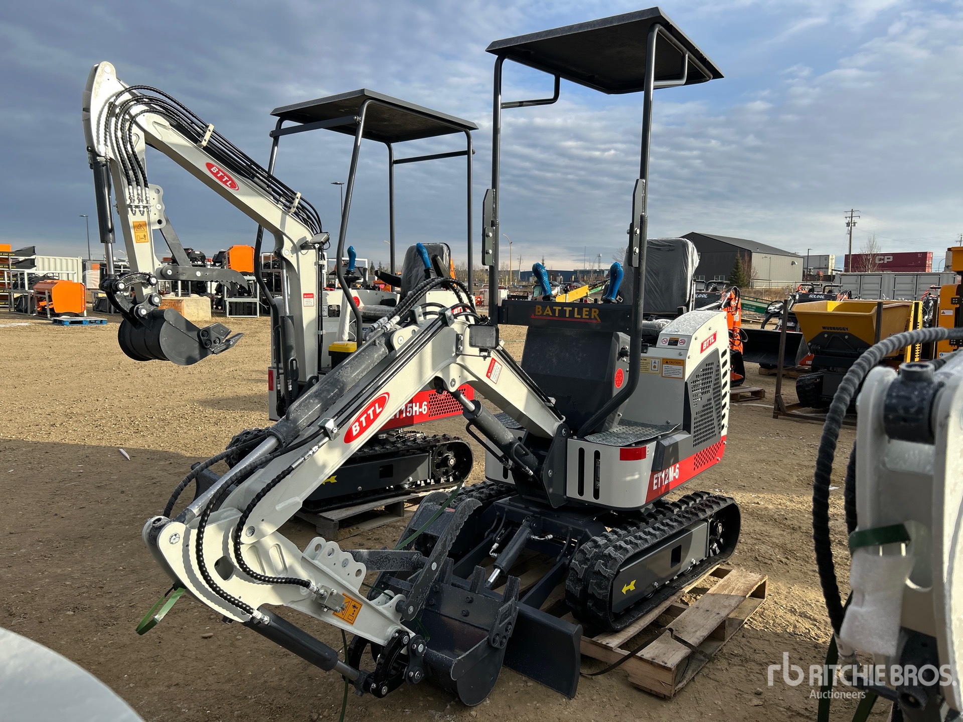 General Appearance with Foto, angolo anteriore sinistro