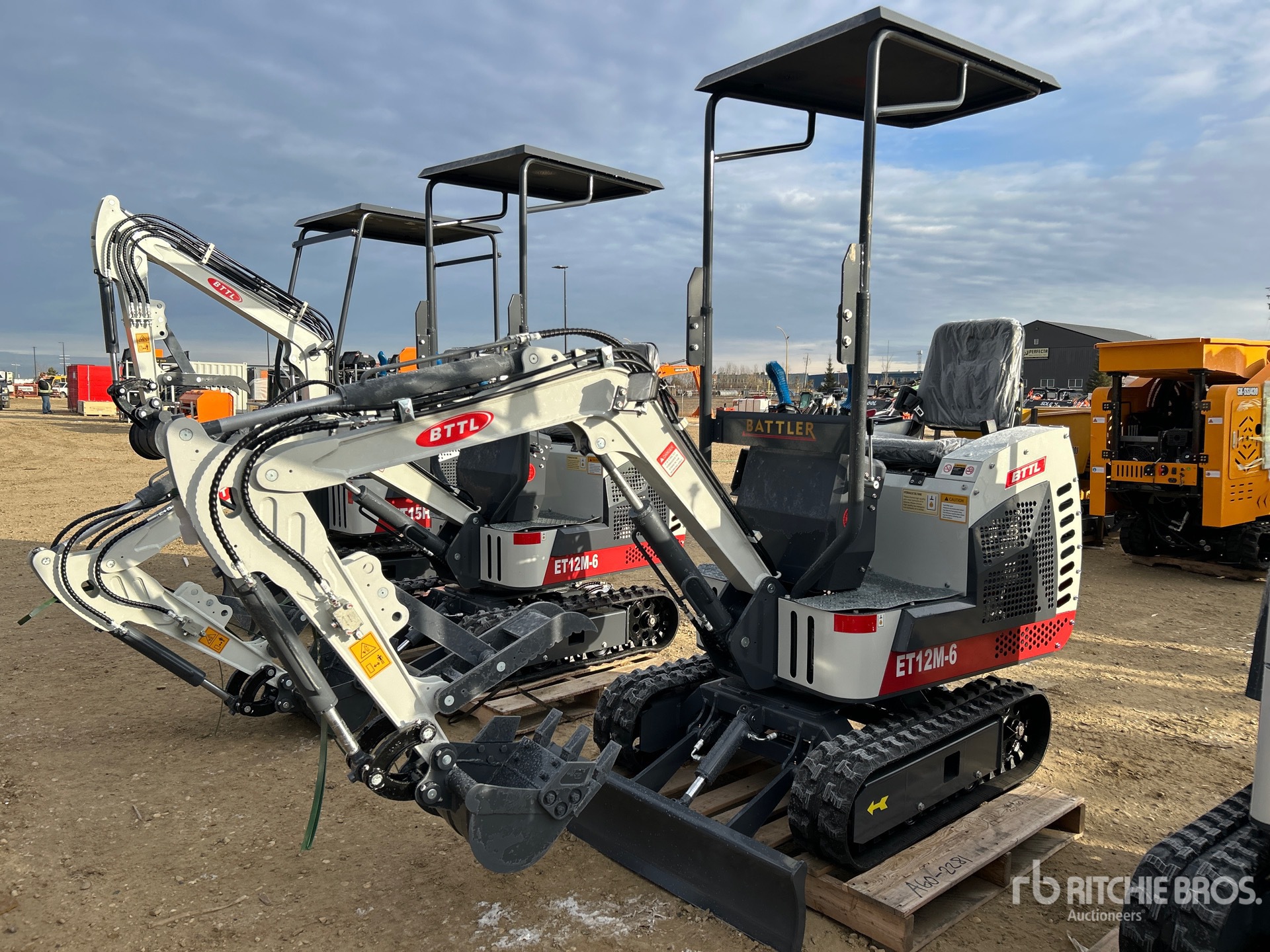 General Appearance with Foto, angolo anteriore sinistro