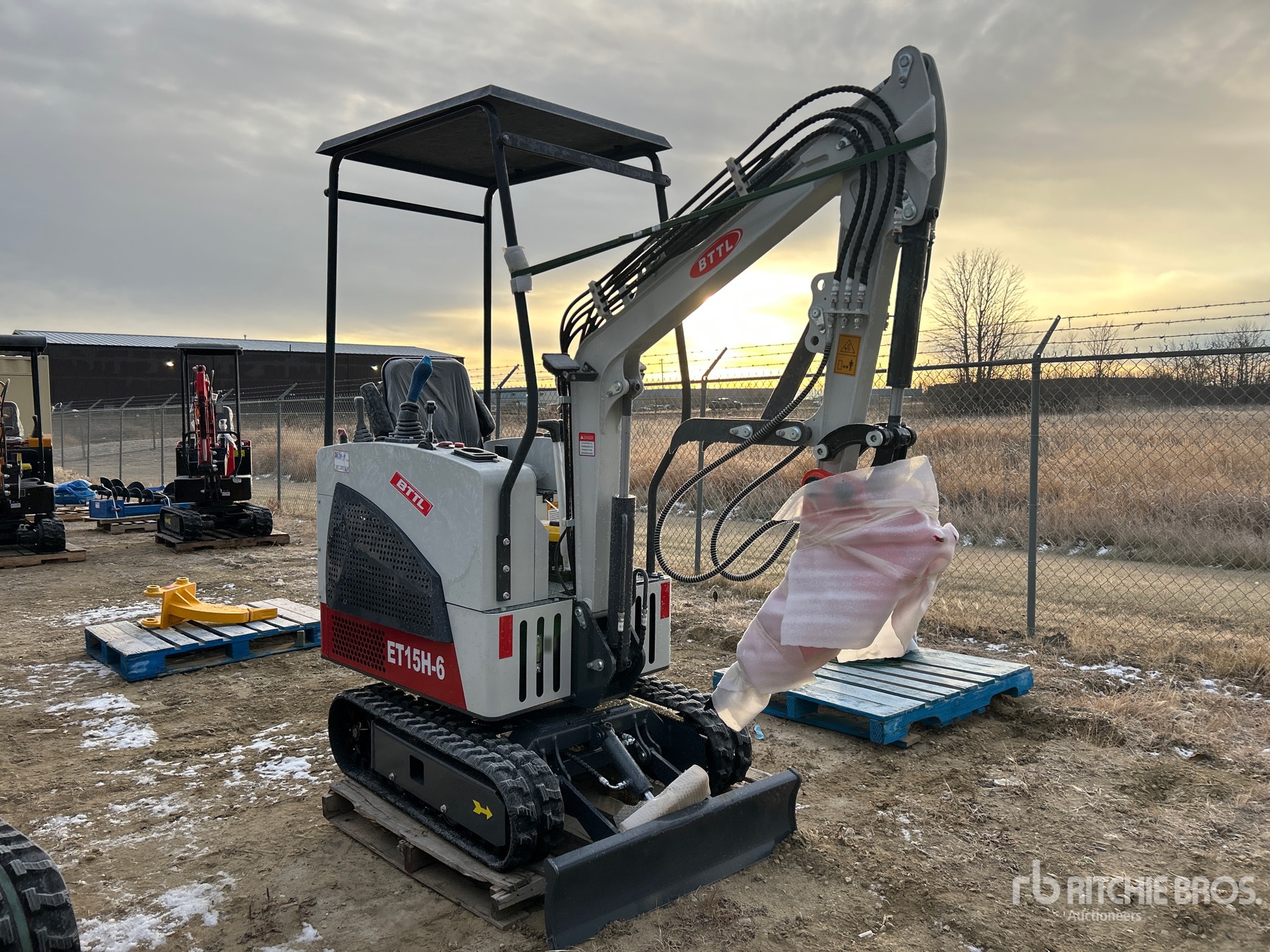 General Appearance with Foto, angolo anteriore destro