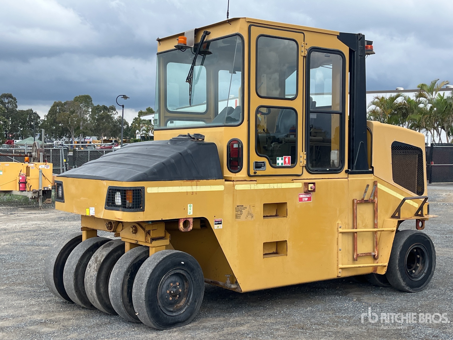 General Appearance with Foto, angolo anteriore sinistro