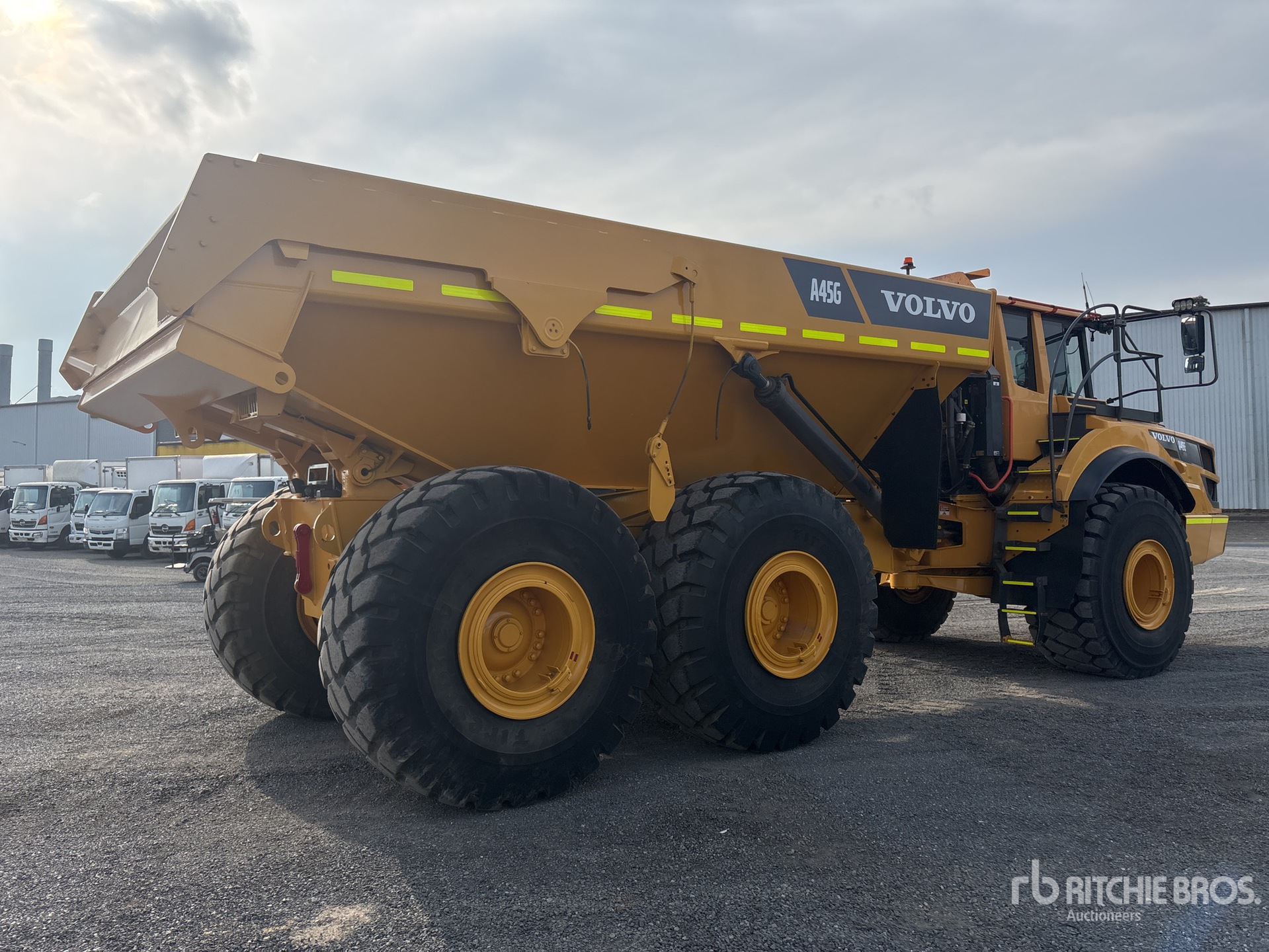 General Appearance with Bild, Ecke hinten rechts