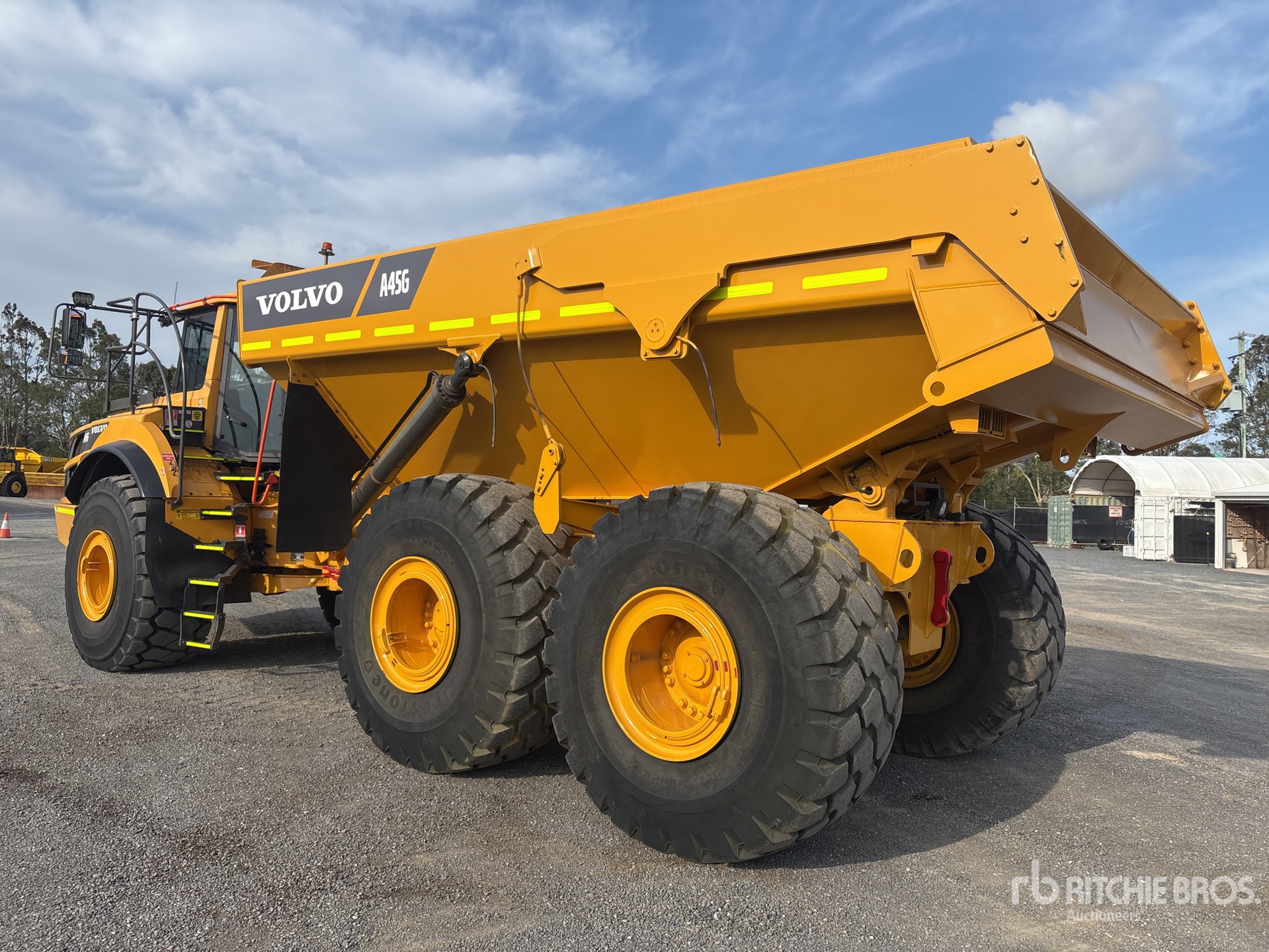 General Appearance with Bild, Ecke hinten links