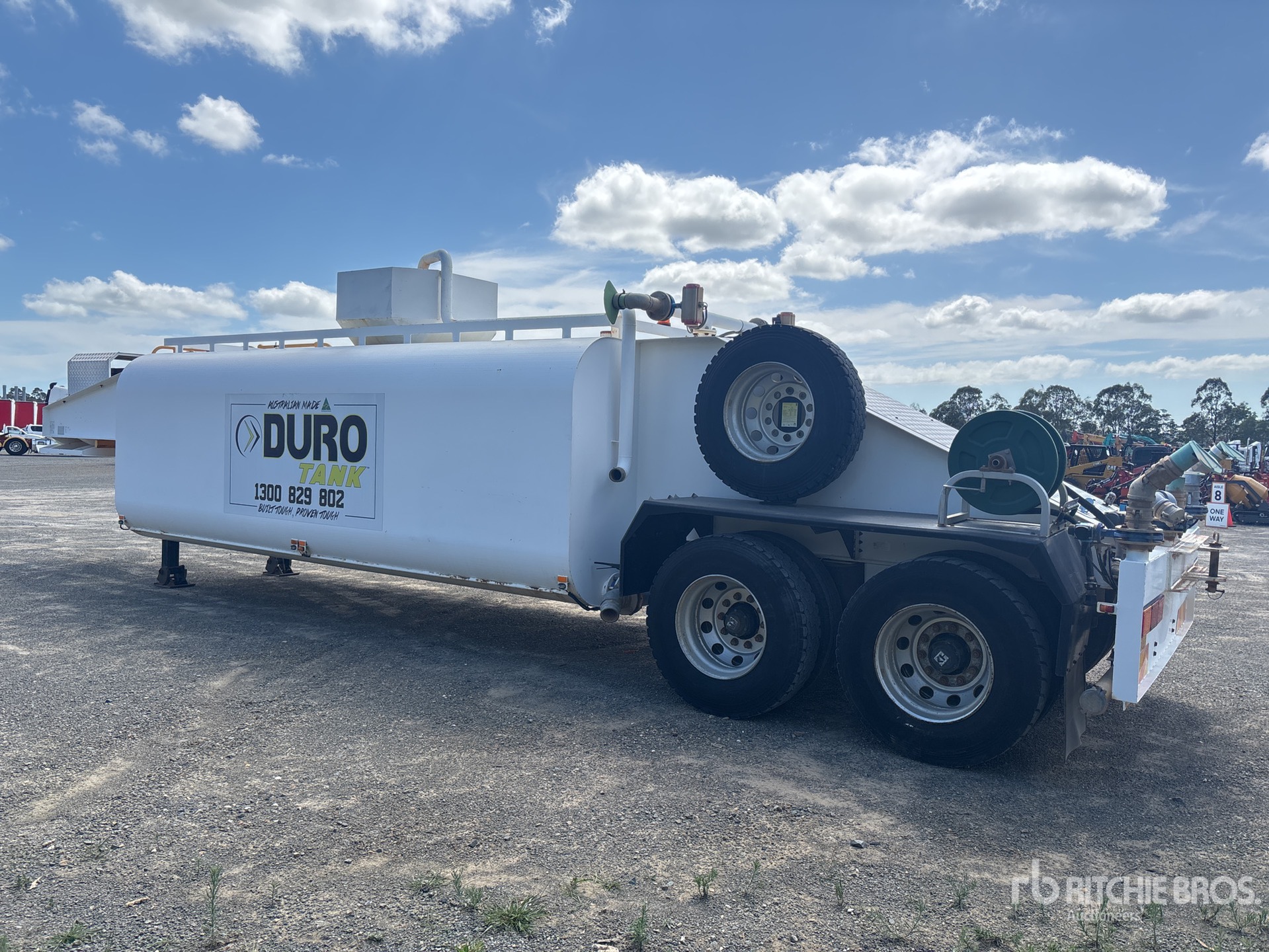 Aspect général with Image, coin arrière droit