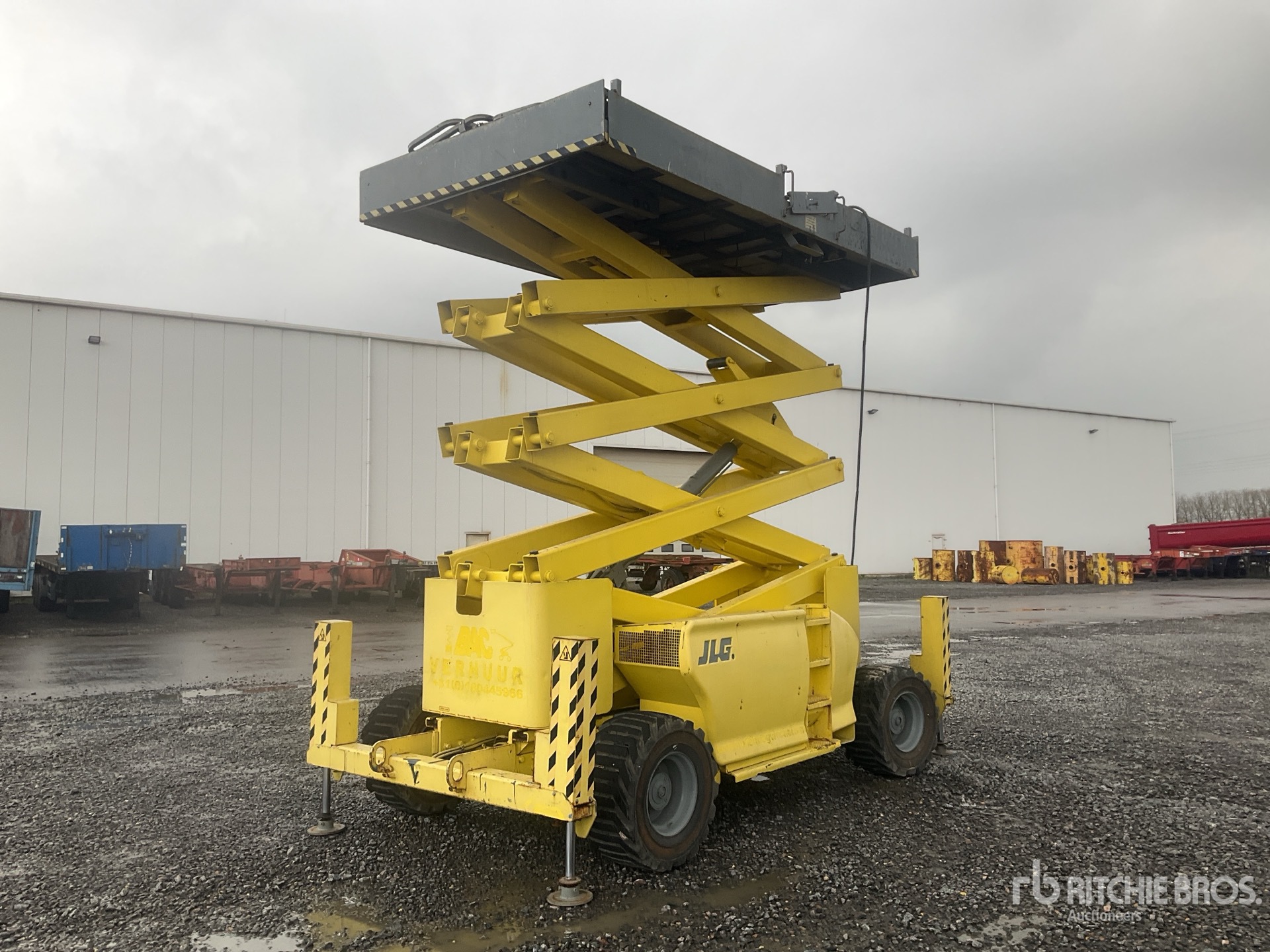 General Appearance with Imagen: esquina trasera derecha