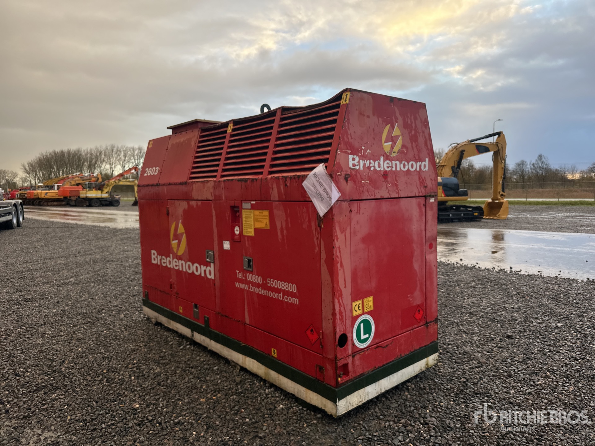 General Appearance with Picture, Right Front Corner