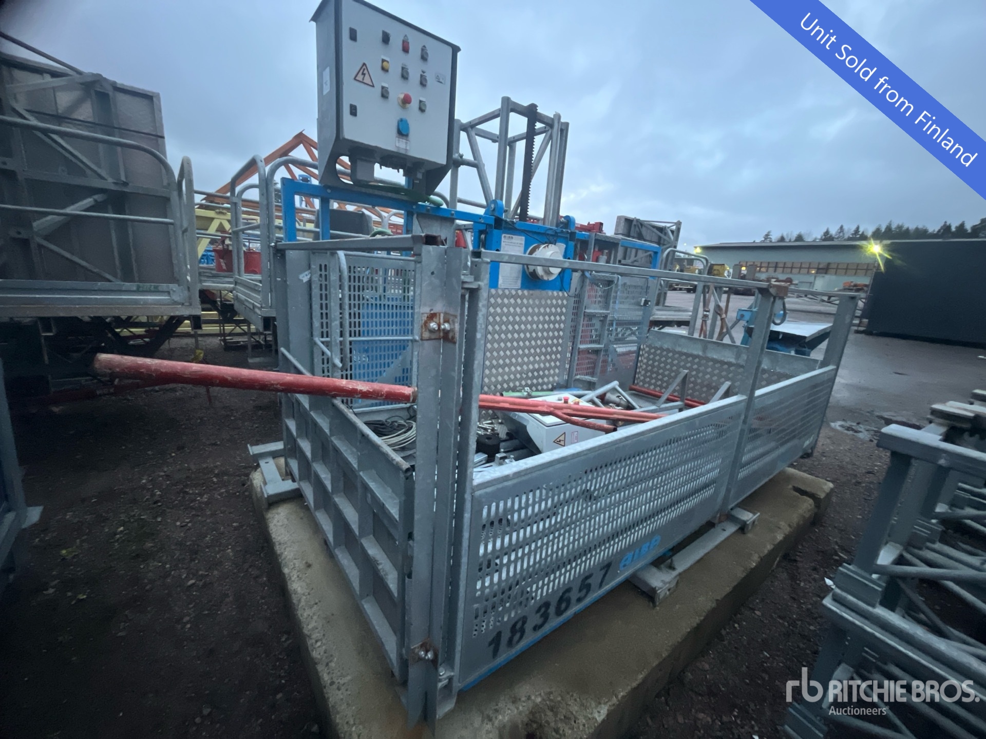 General Appearance with Foto, angolo anteriore sinistro