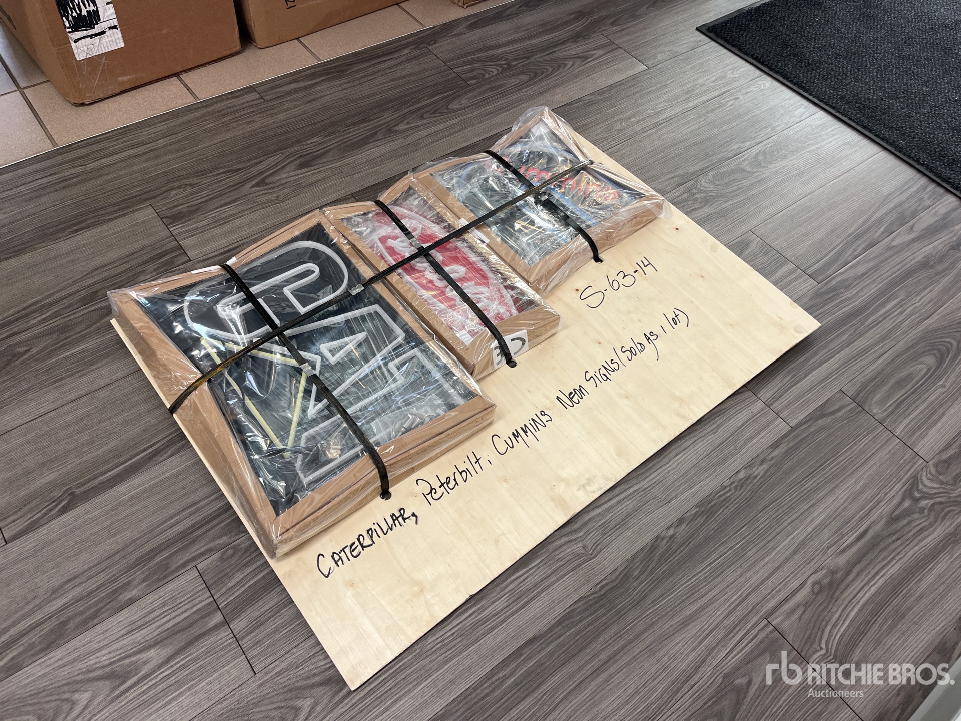 General Appearance with Picture, Right Front Corner