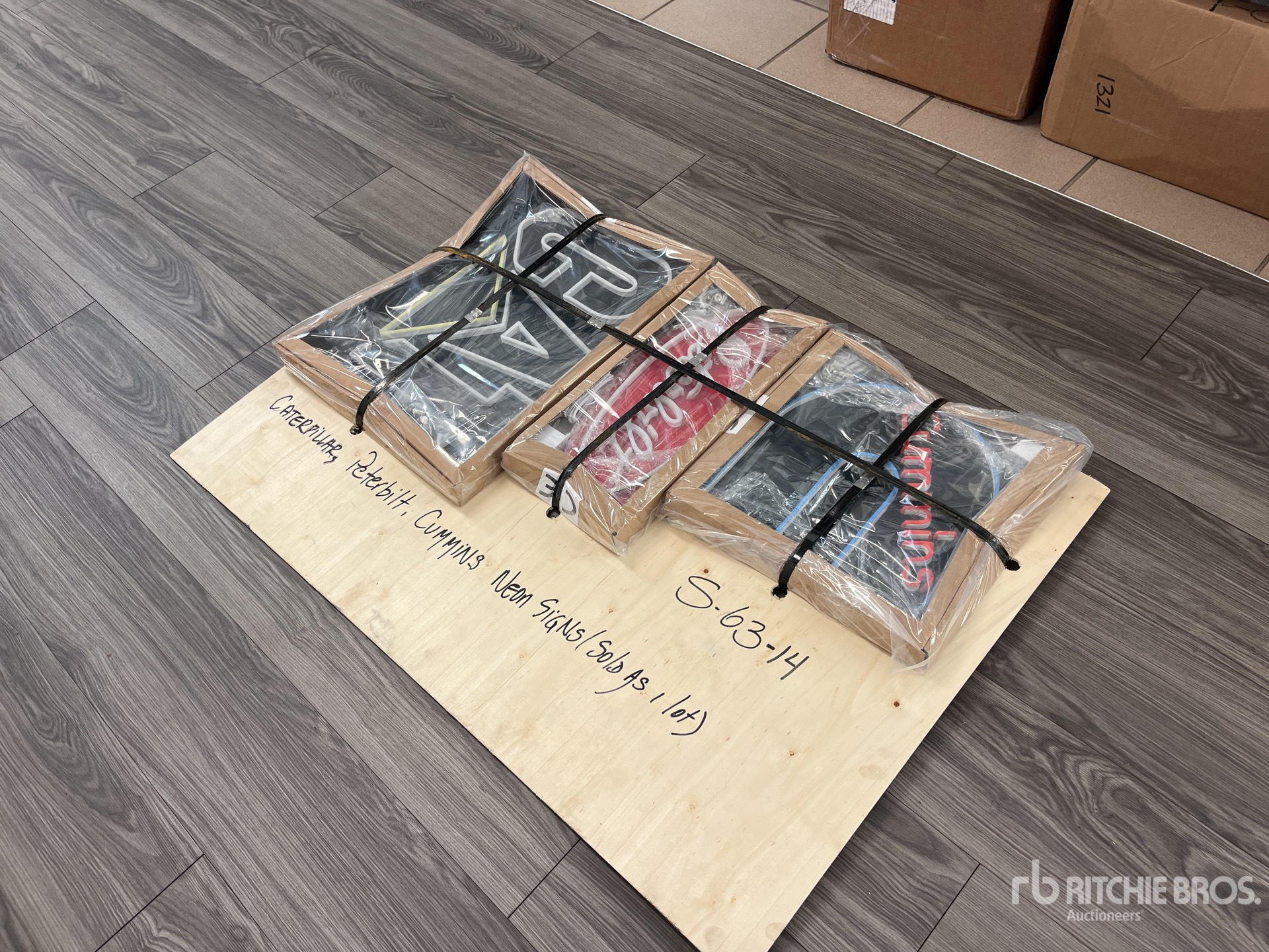 General Appearance with Picture, Left Front Corner