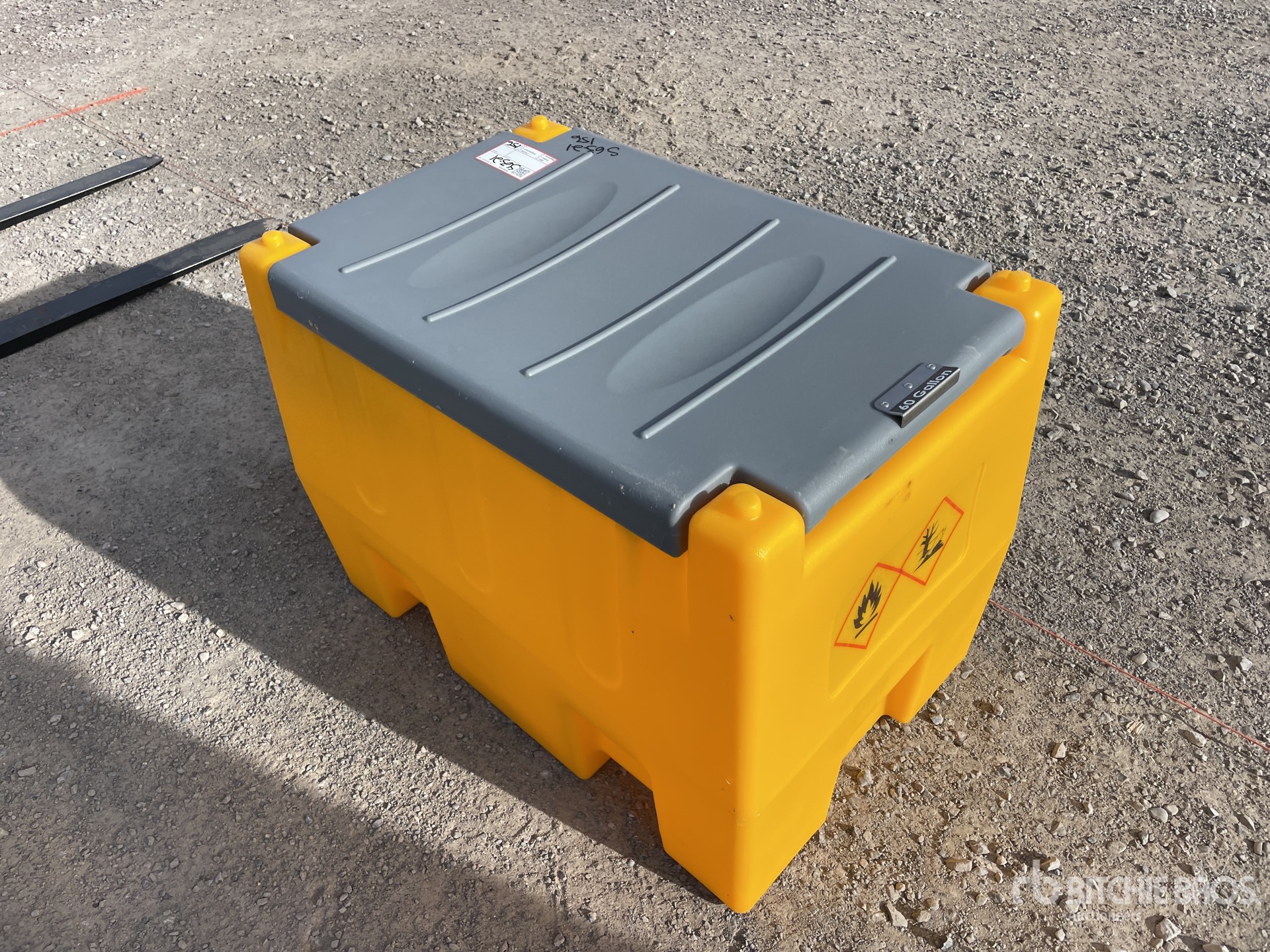 General Appearance with Foto, angolo anteriore sinistro