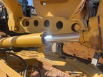 Hydraulics with Saddle Positioning Cylinder
