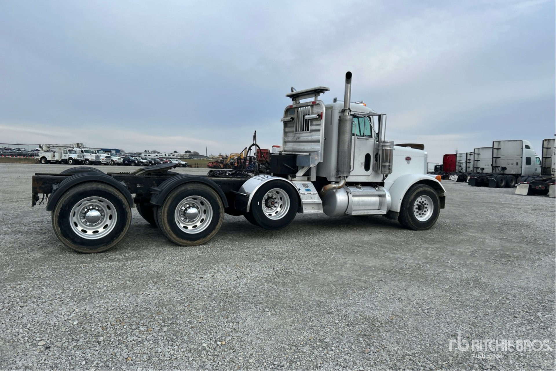 General Appearance with Foto, angolo anteriore sinistro