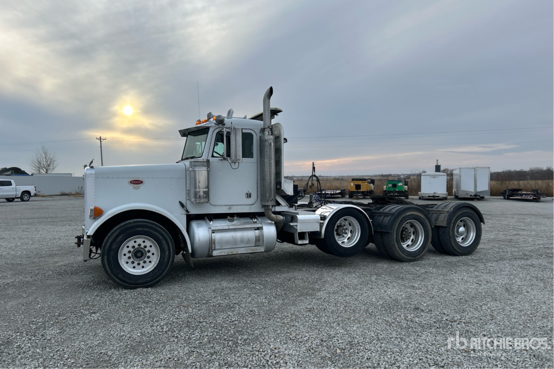 General Appearance with Foto, angolo anteriore sinistro