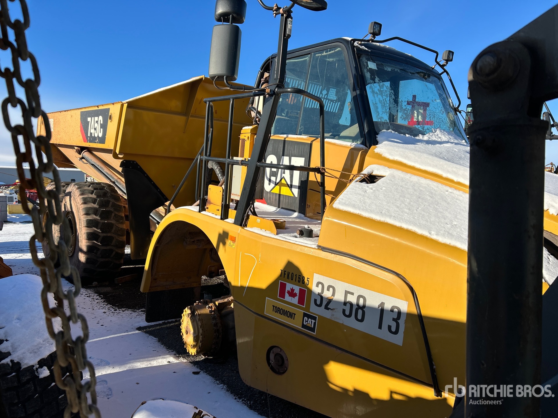 General Appearance with Picture, Right Front Corner