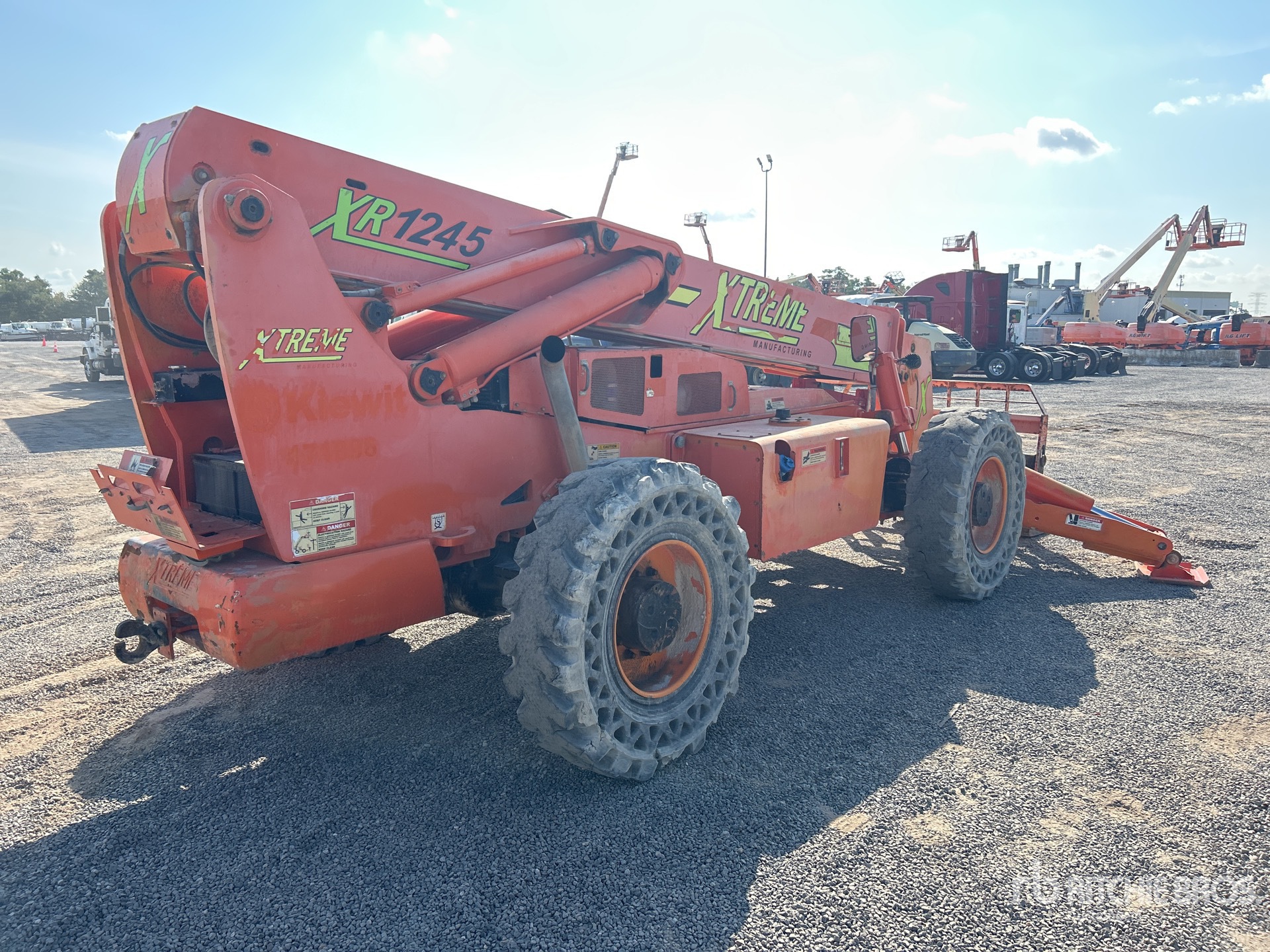 General Appearance with Picture, Right Rear Corner