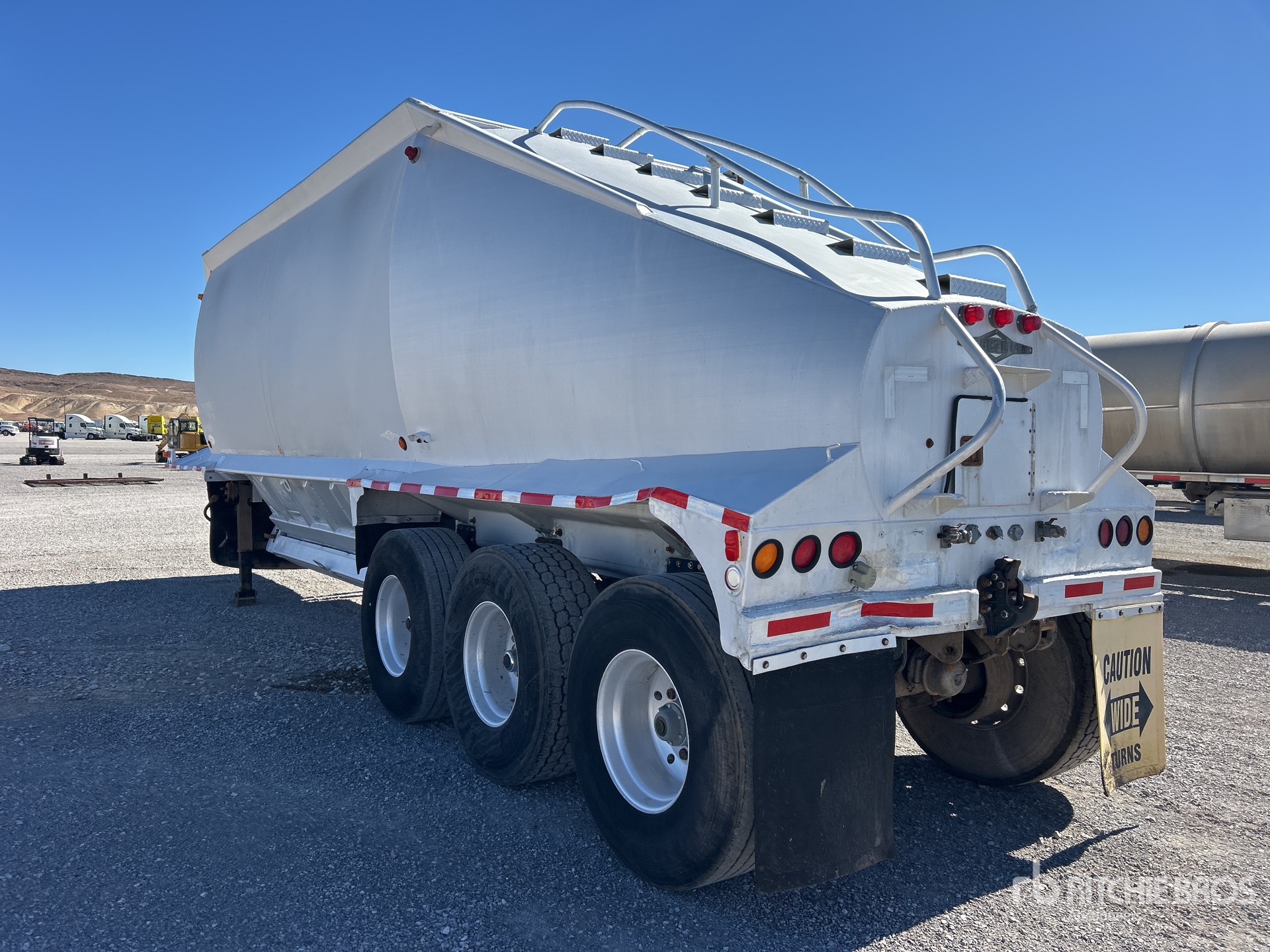 Aspect général with Image, coin arrière gauche