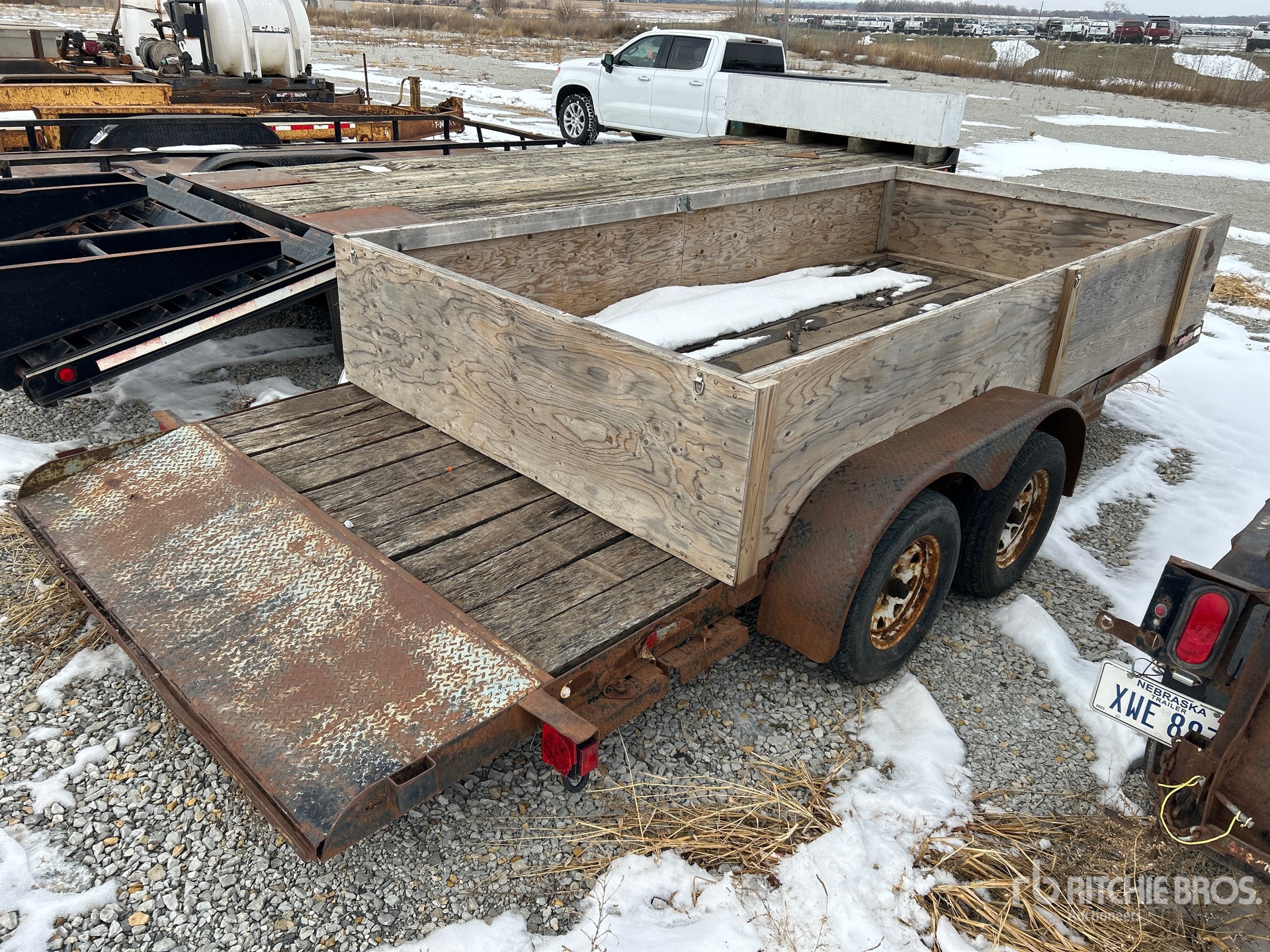 General Appearance with Picture, Right Rear Corner