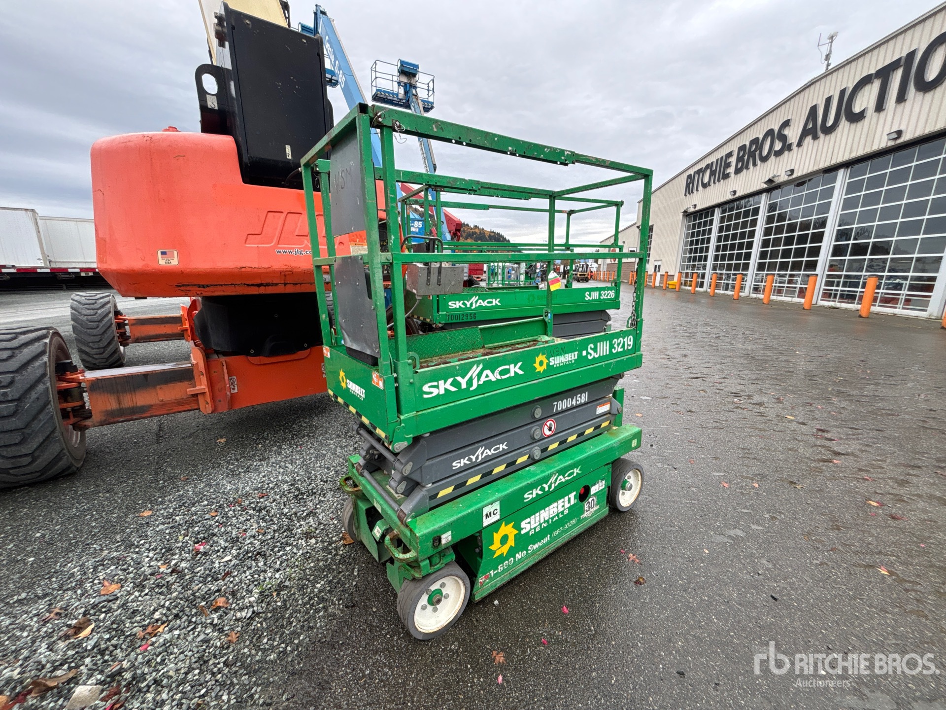 General Appearance with Picture, Left Front Corner