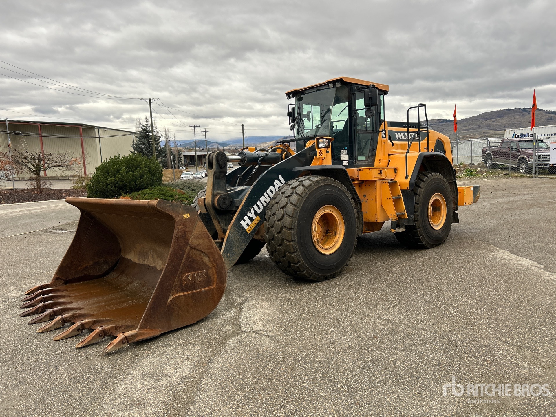 General Appearance with Picture, Left Front Corner