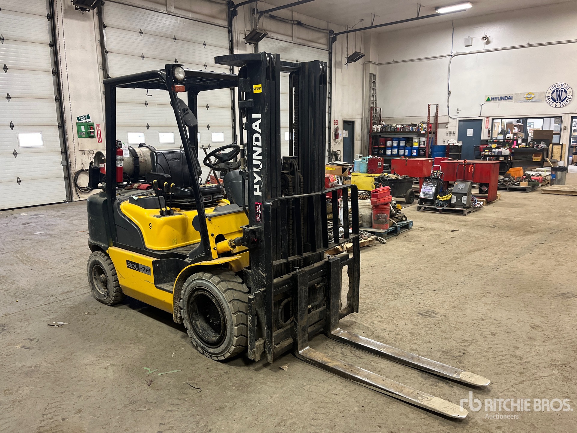 General Appearance with Picture, Right Front Corner