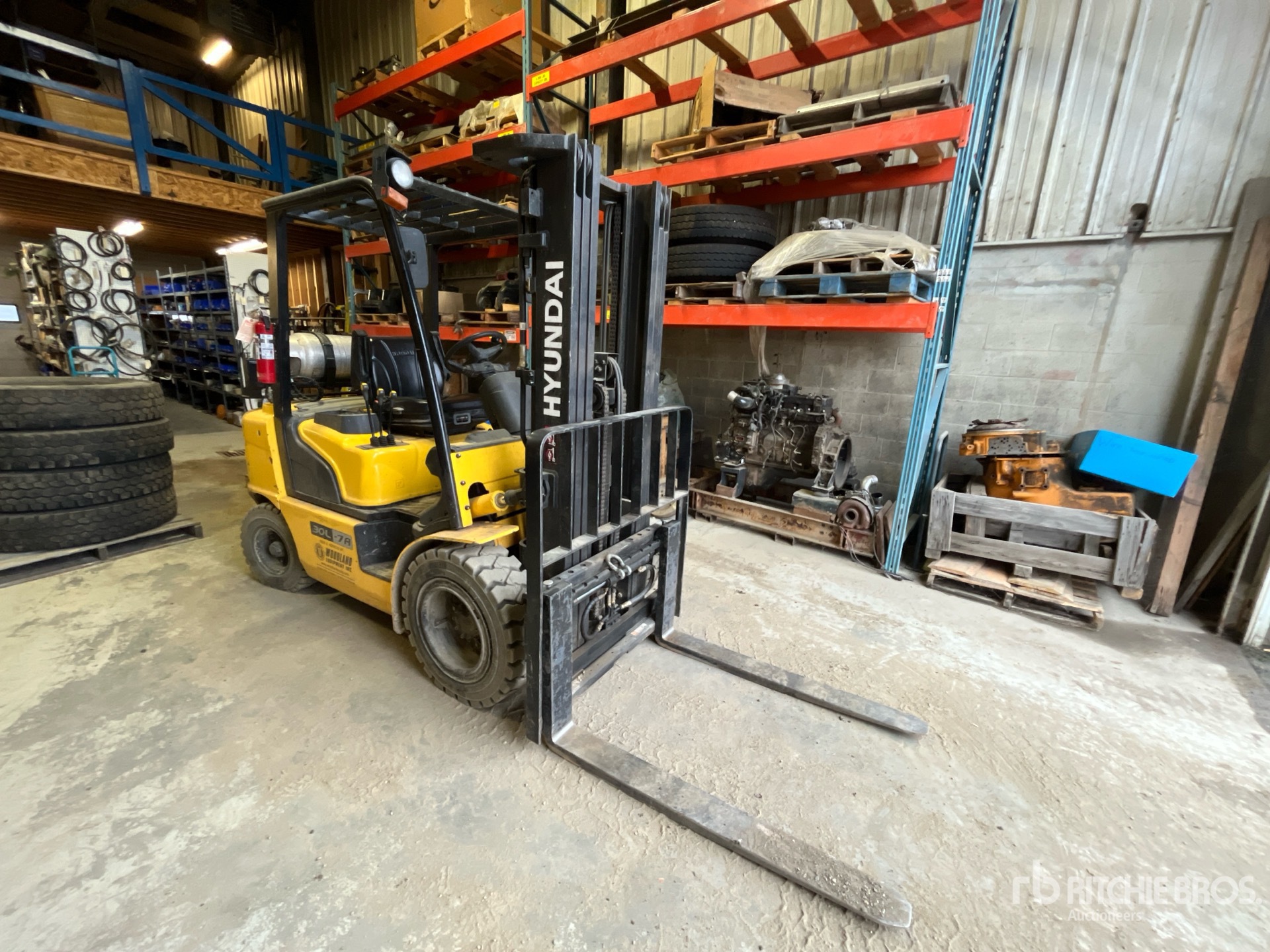 General Appearance with Picture, Right Front Corner