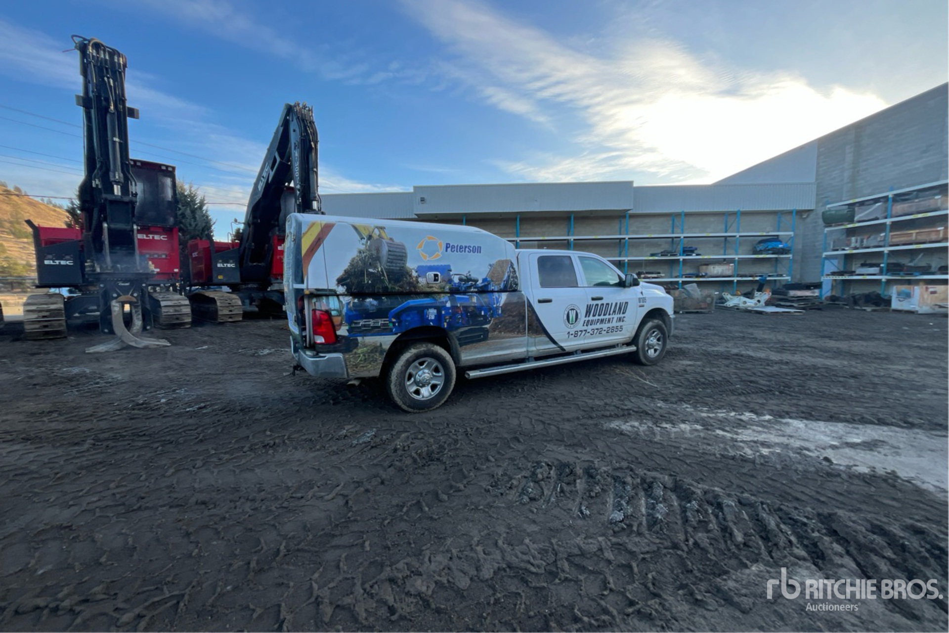 Aspect général with Image, coin arrière droit