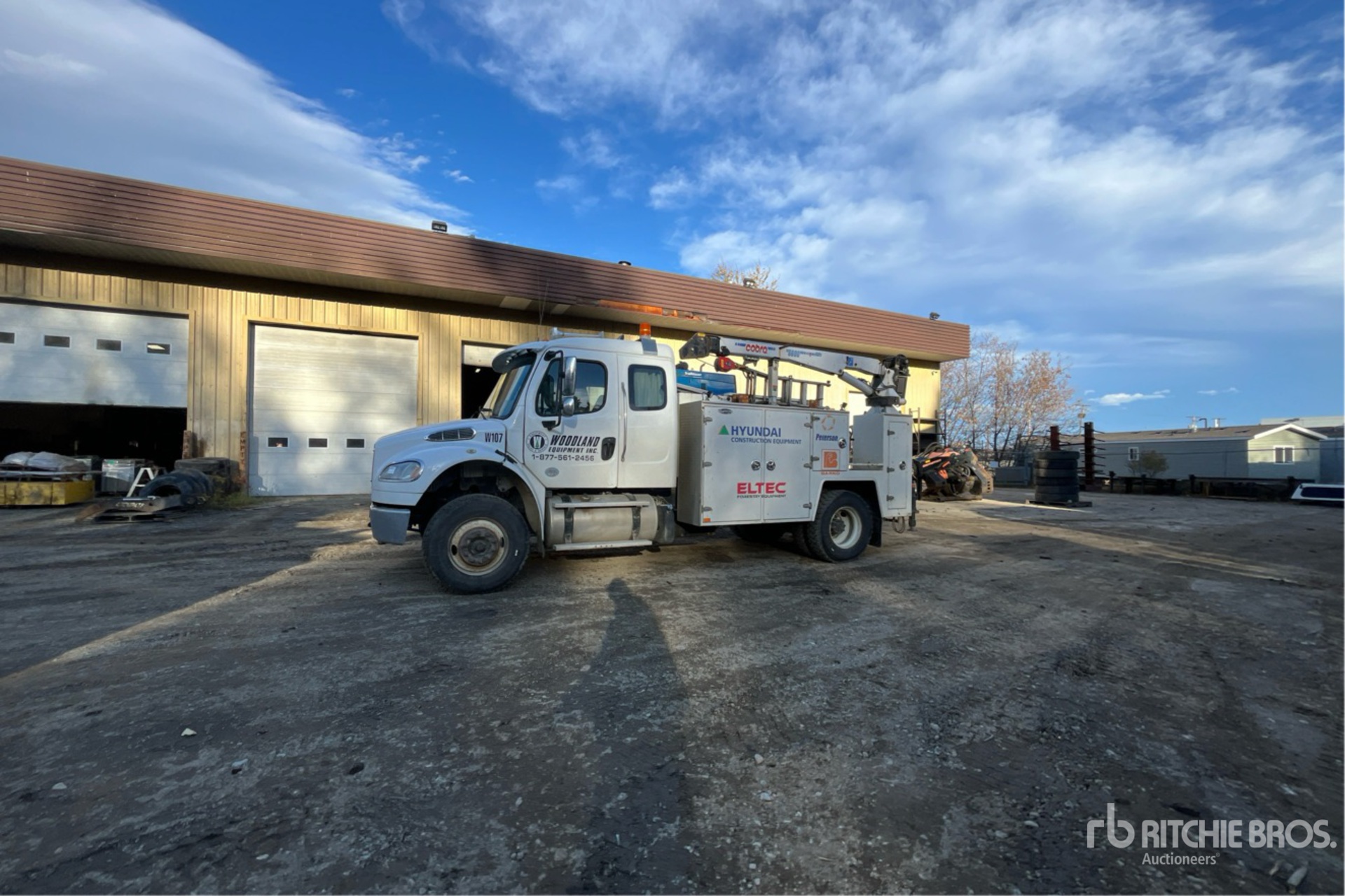 General Appearance with Bild, Ecke vorne links