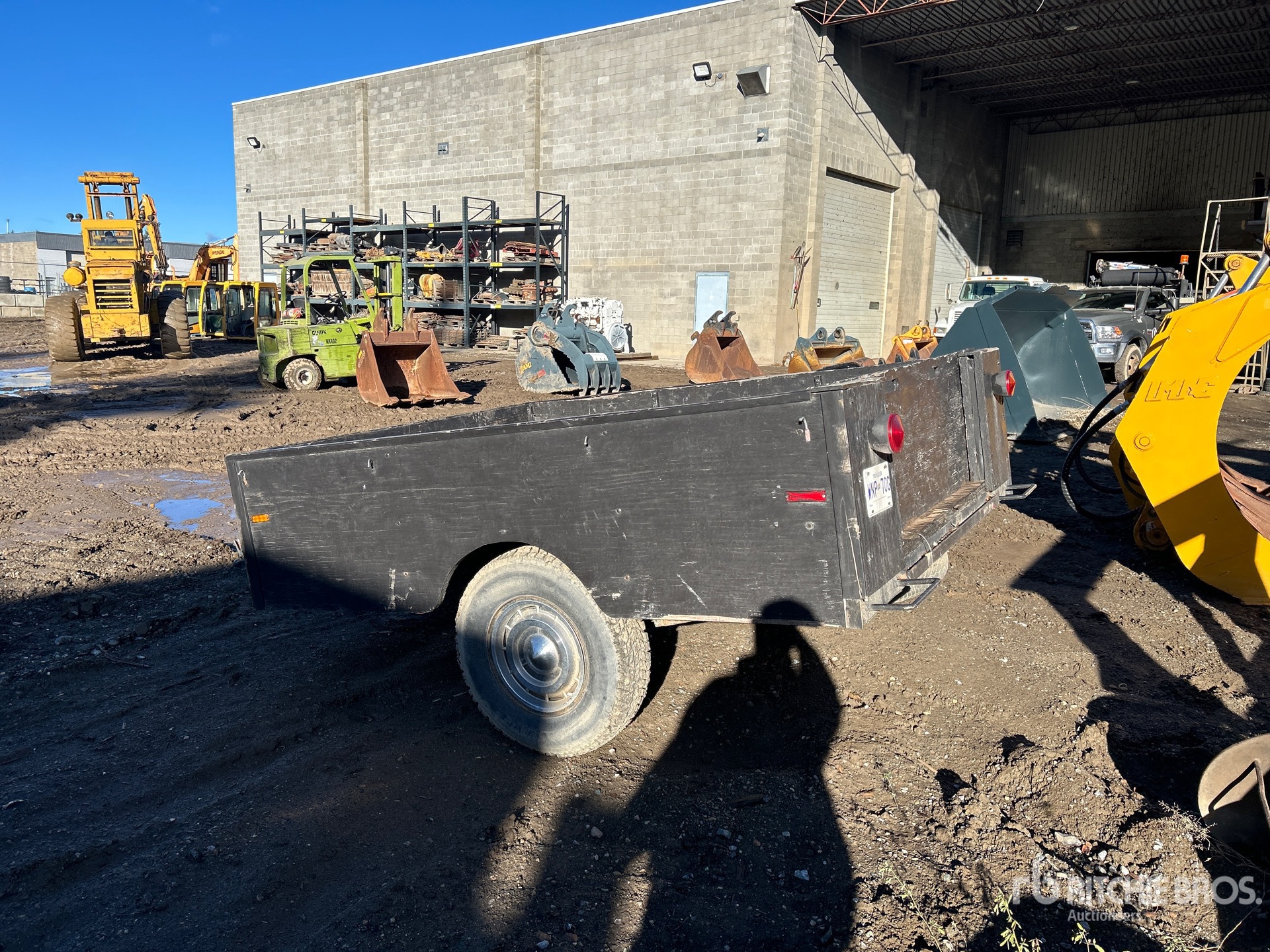 General Appearance with Bild, Ecke hinten links