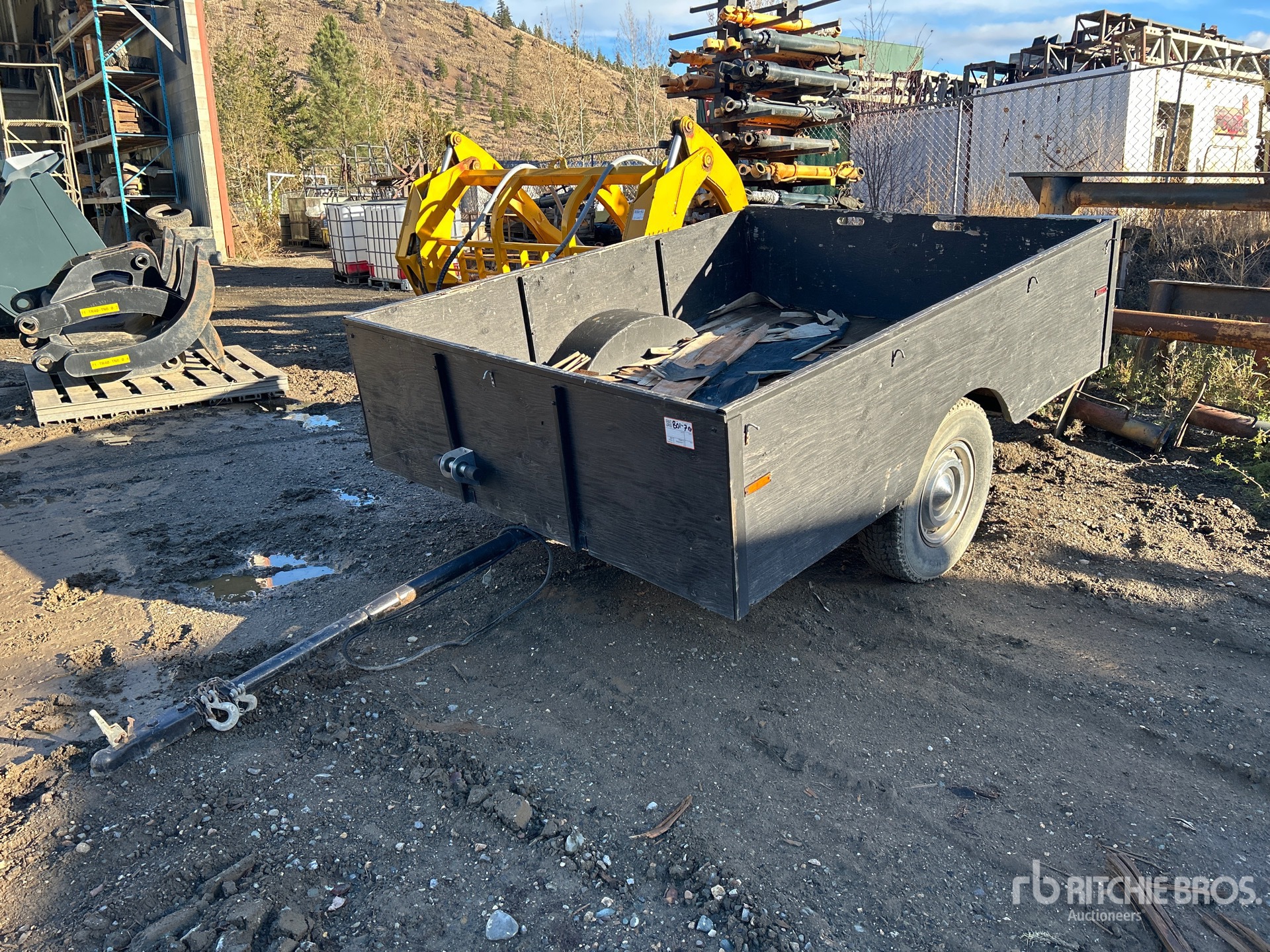 General Appearance with Bild, Ecke vorne links