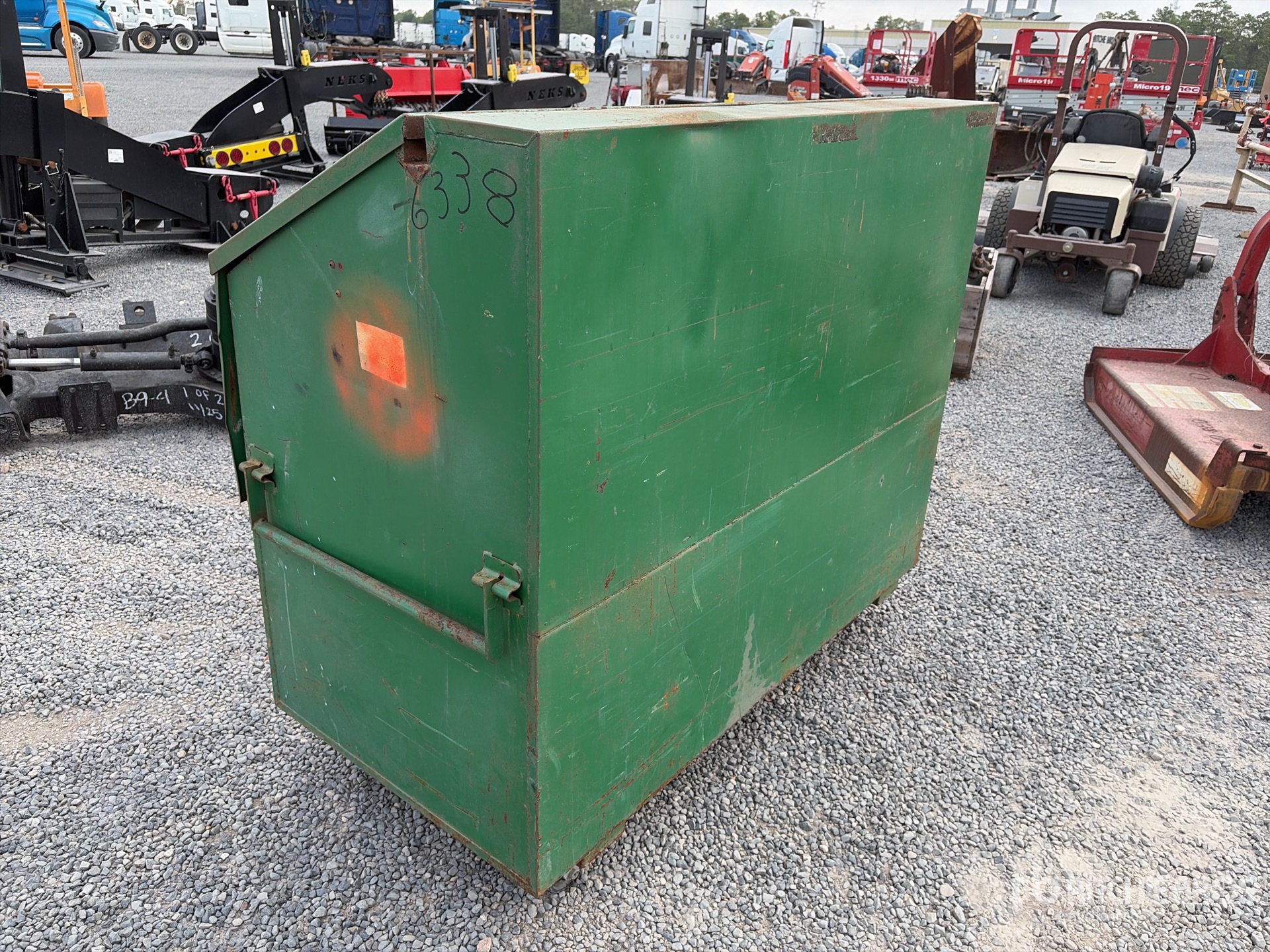 General Appearance with Picture, Left Rear Corner