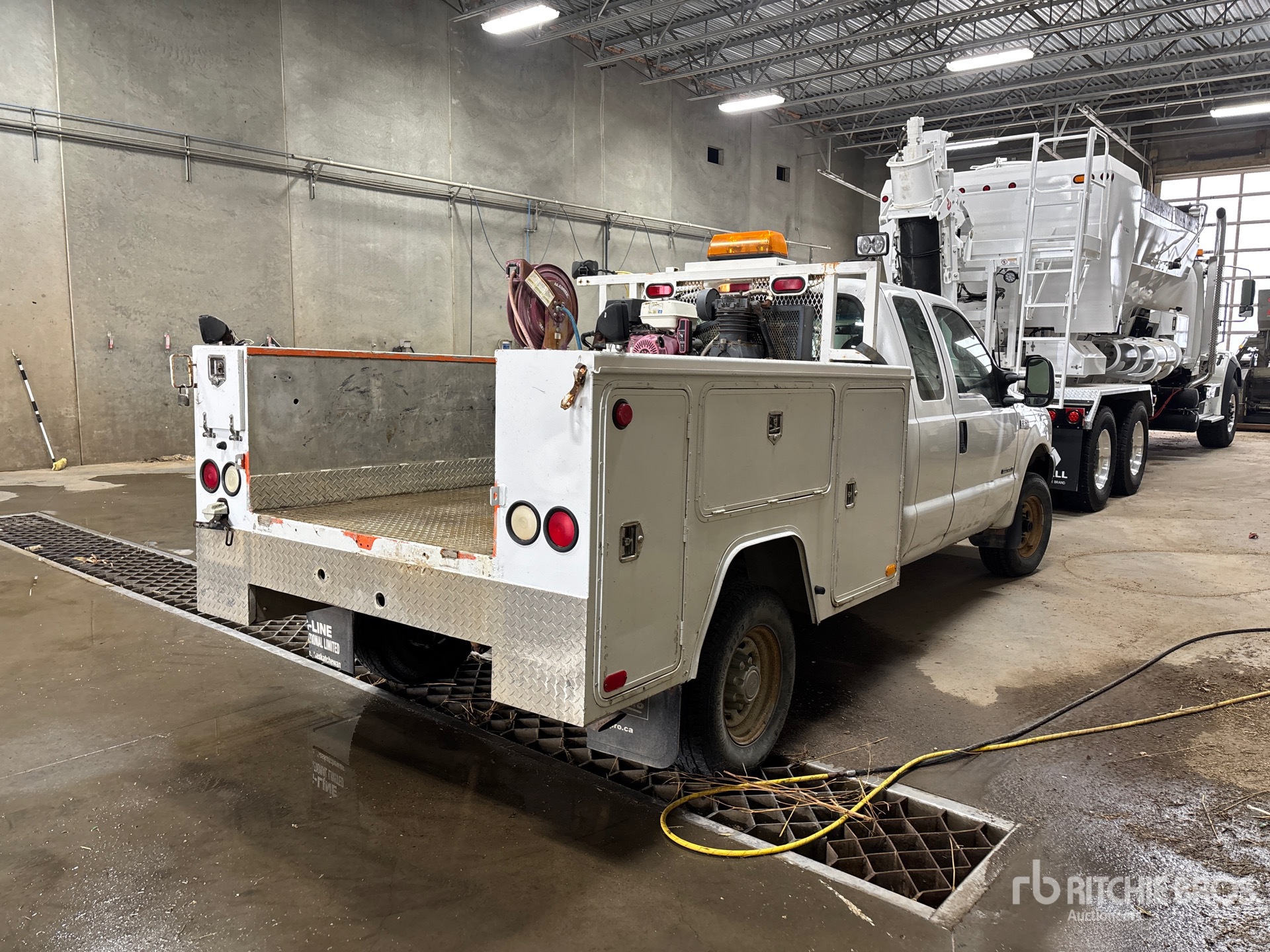 General Appearance with Bild, Ecke hinten rechts