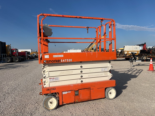 2018 Snorkel S4732E Electric Scissor Lift