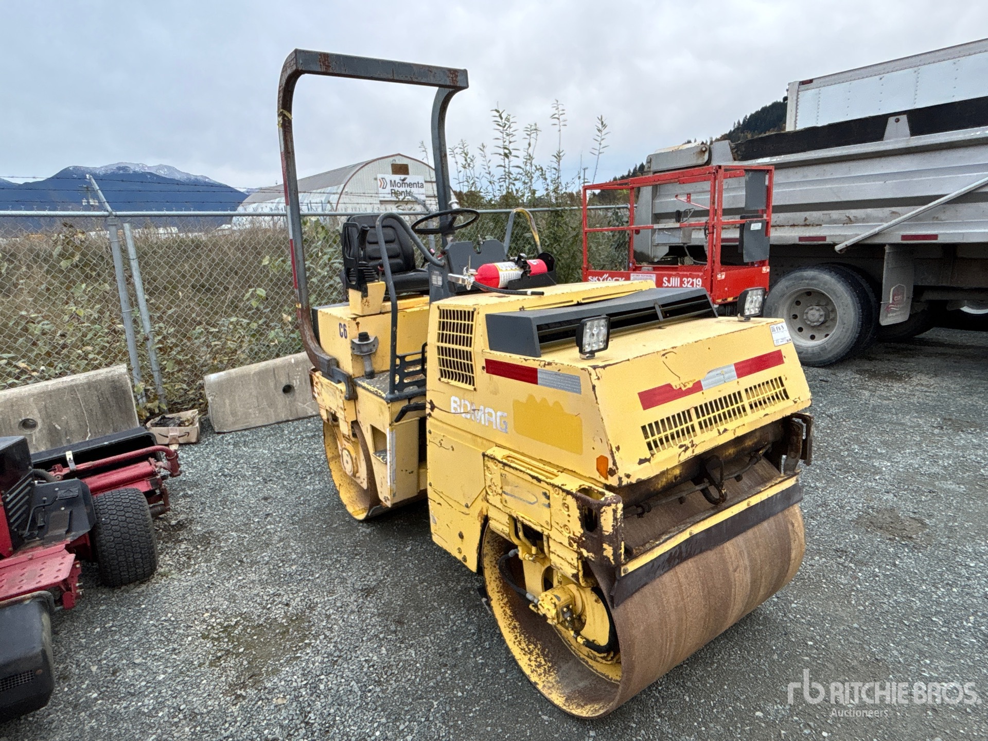 General Appearance with Picture, Right Front Corner