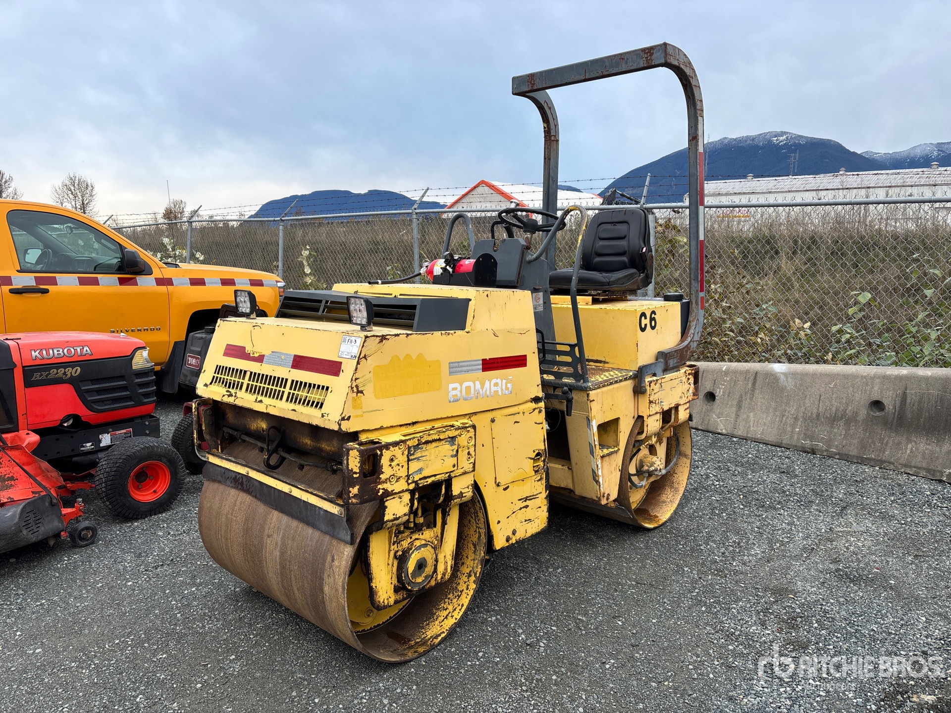 General Appearance with Featured Photo