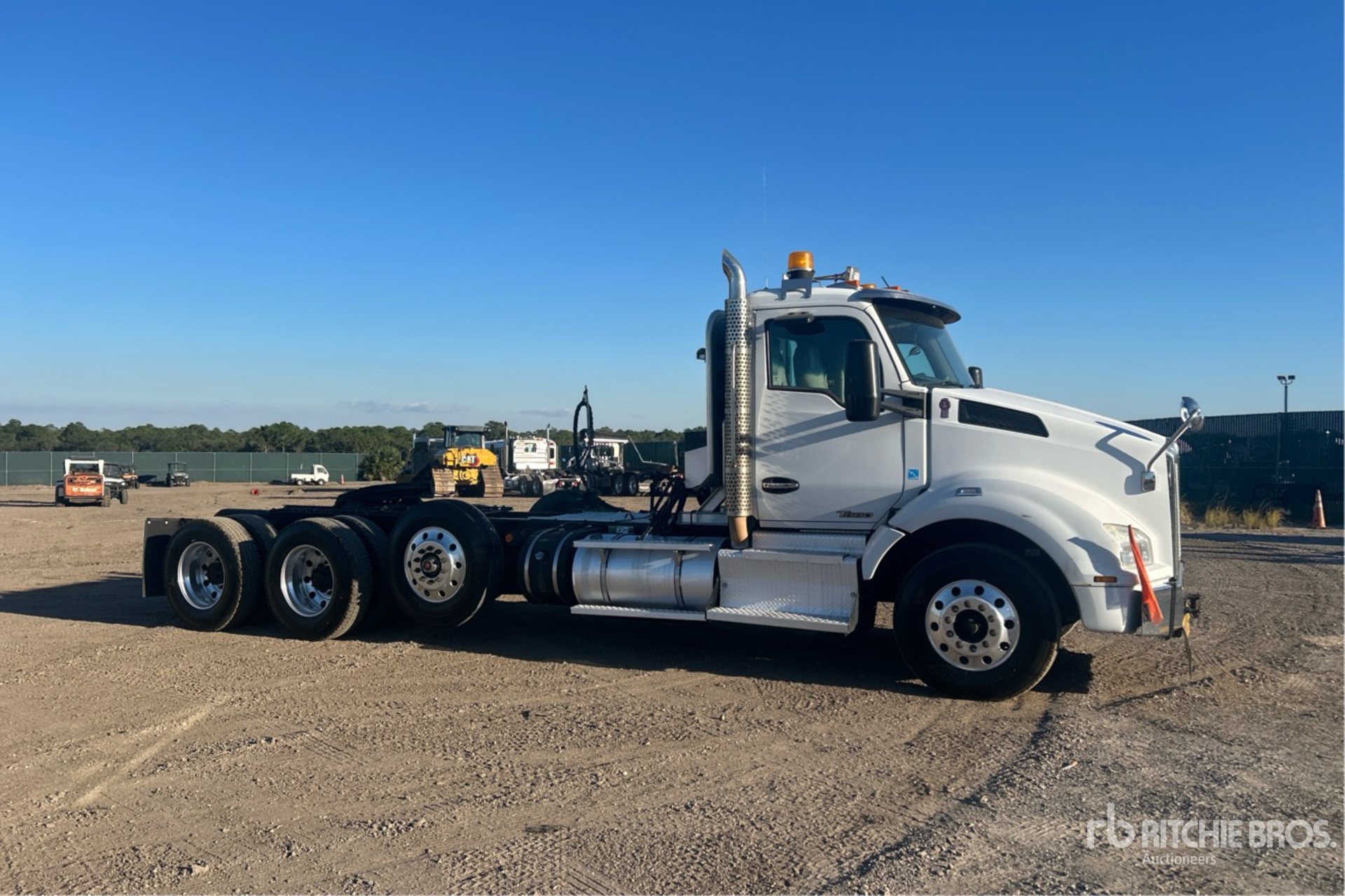 General Appearance with Bild, Ecke vorne rechts