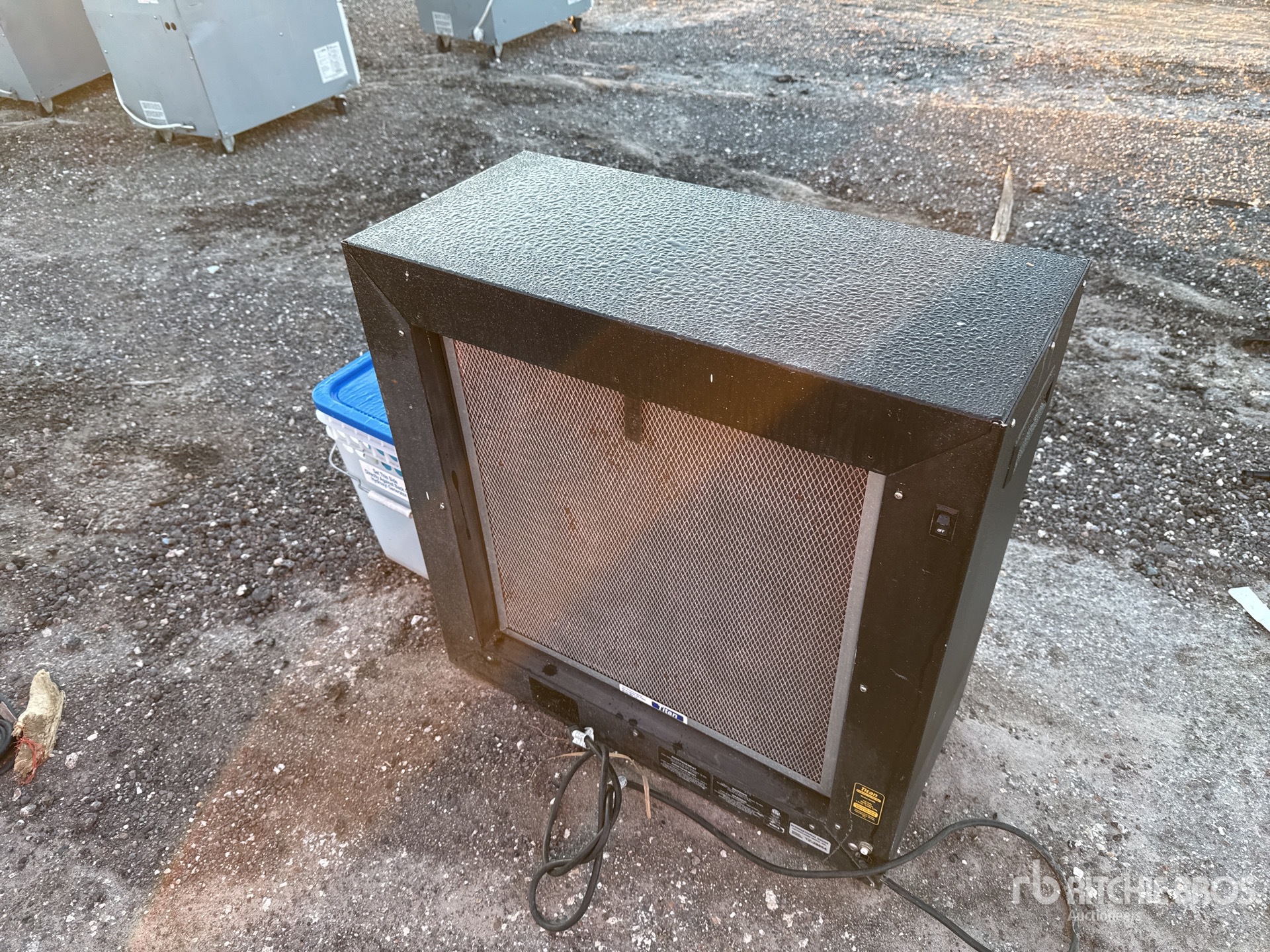 General Appearance with Bild, Ecke hinten rechts