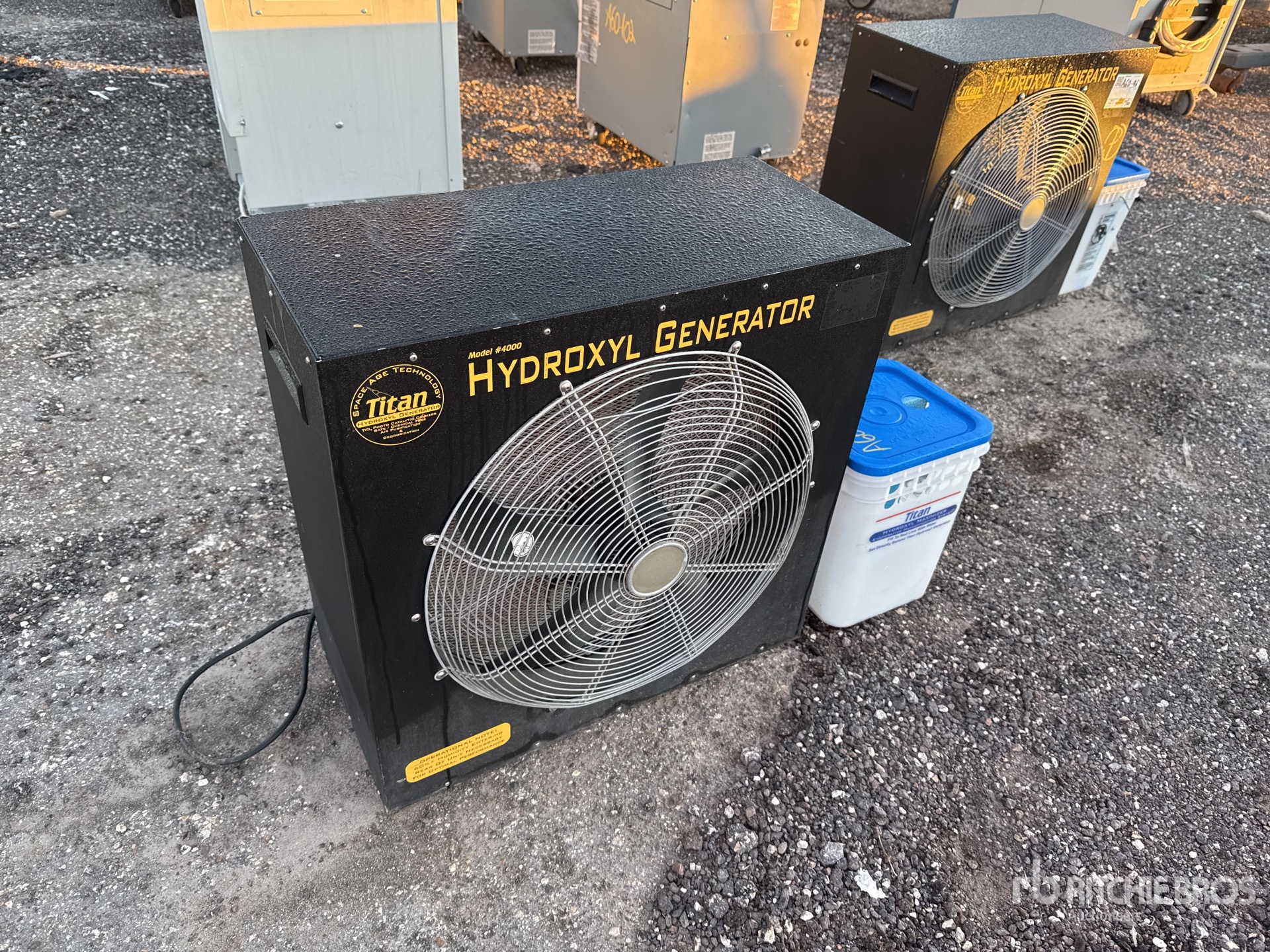 General Appearance with Bild, Ecke vorne rechts