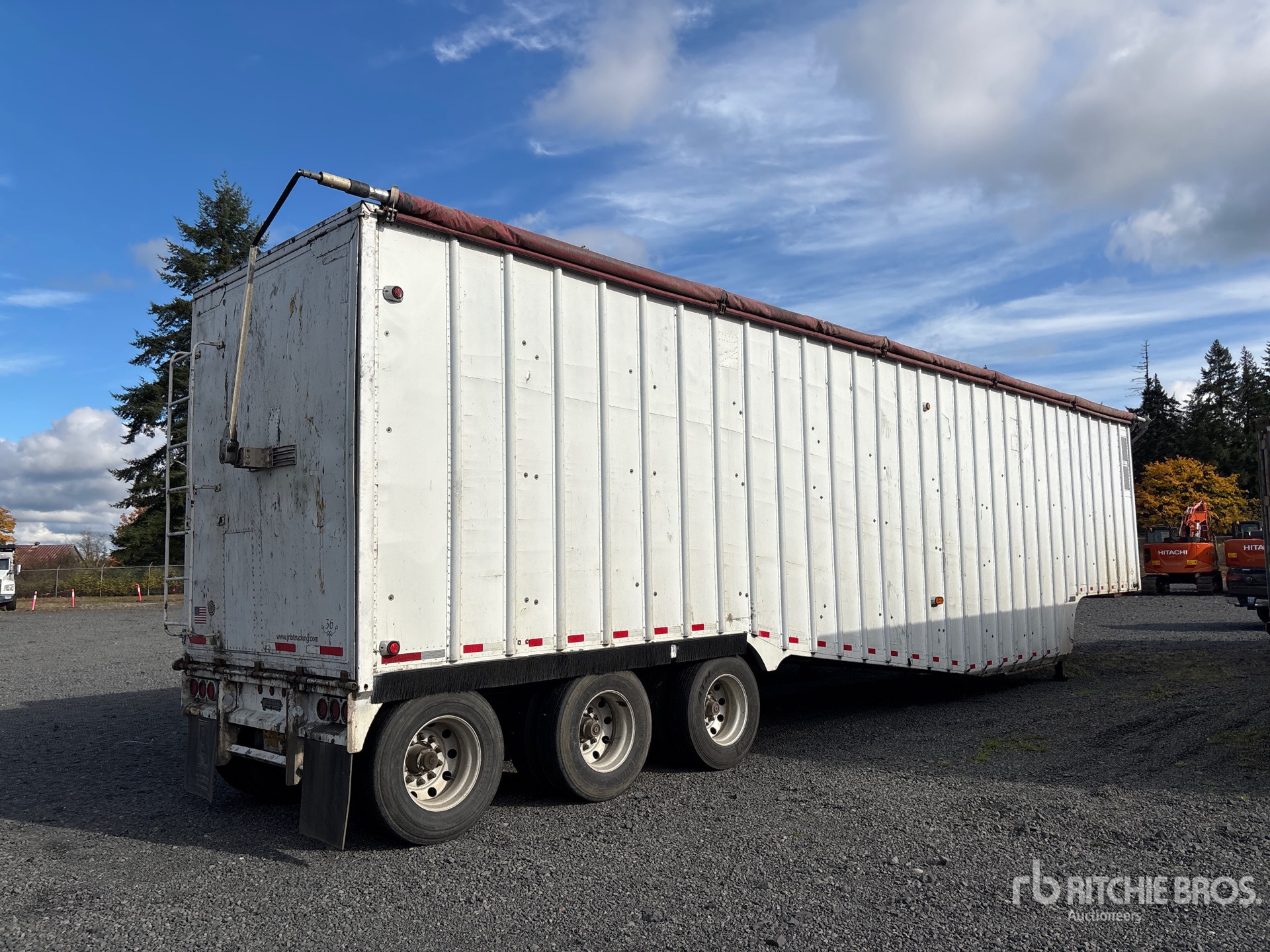 Aspect général with Image, coin arrière droit