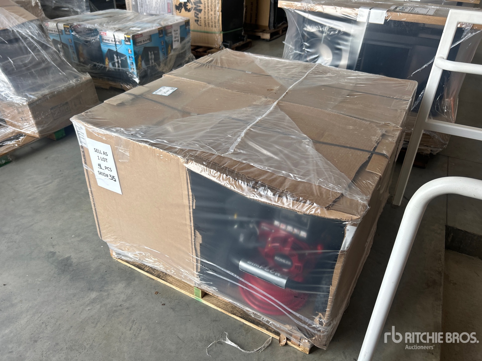 General Appearance with Bild, Ecke vorne links