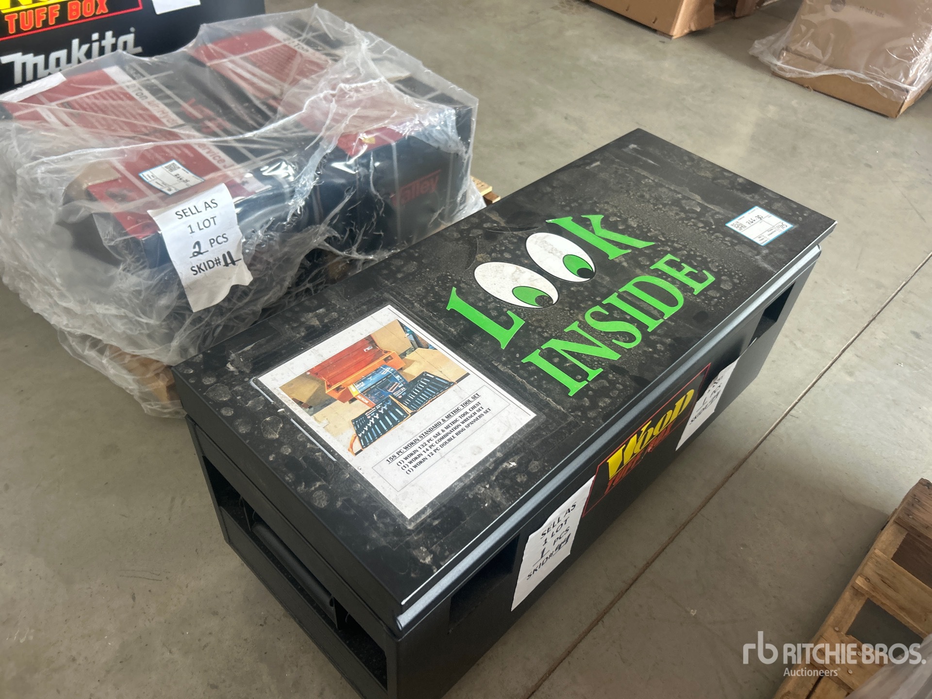 General Appearance with Picture, Right Front Corner