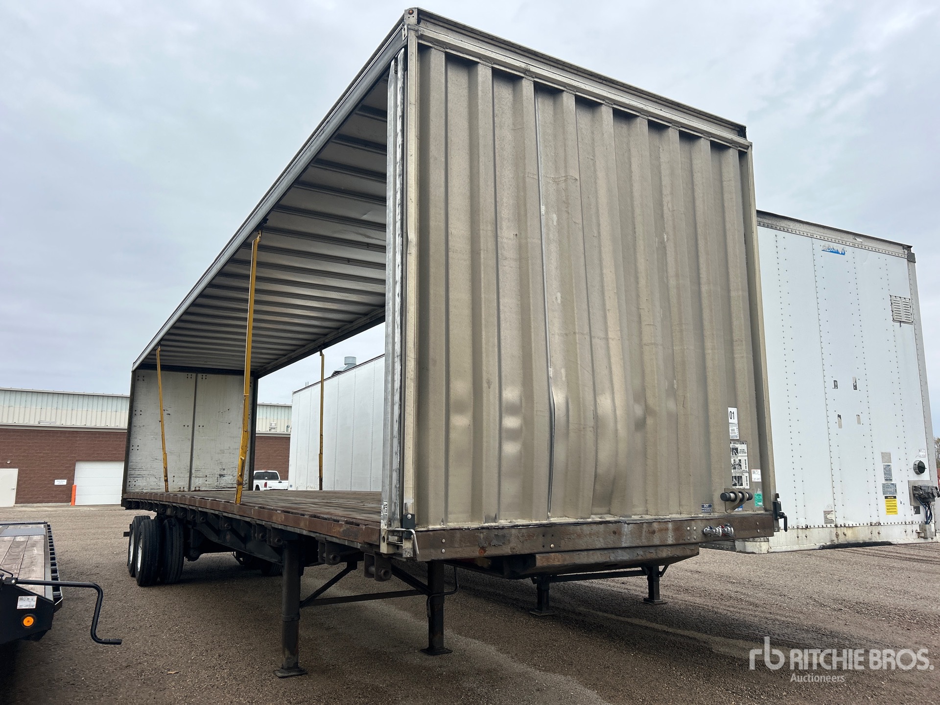 Aspect général with Image, coin avant droit