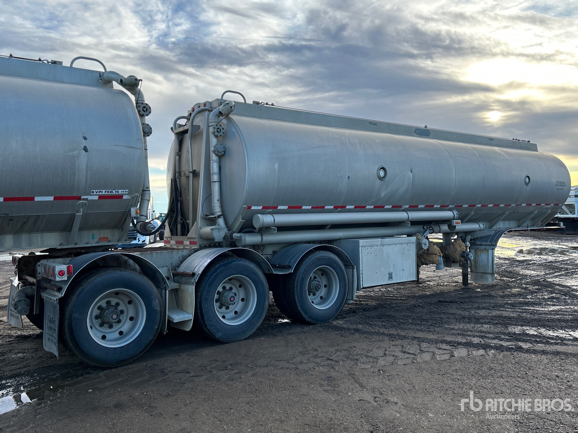 Aspect général with Image, coin arrière droit